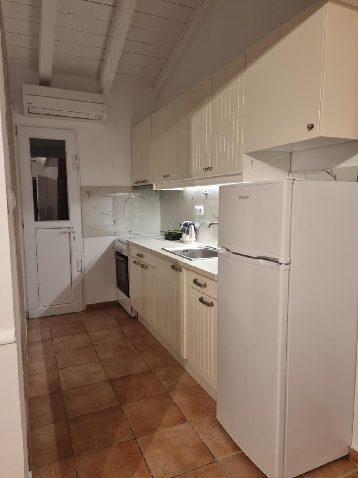One-Bedroom House photo 3