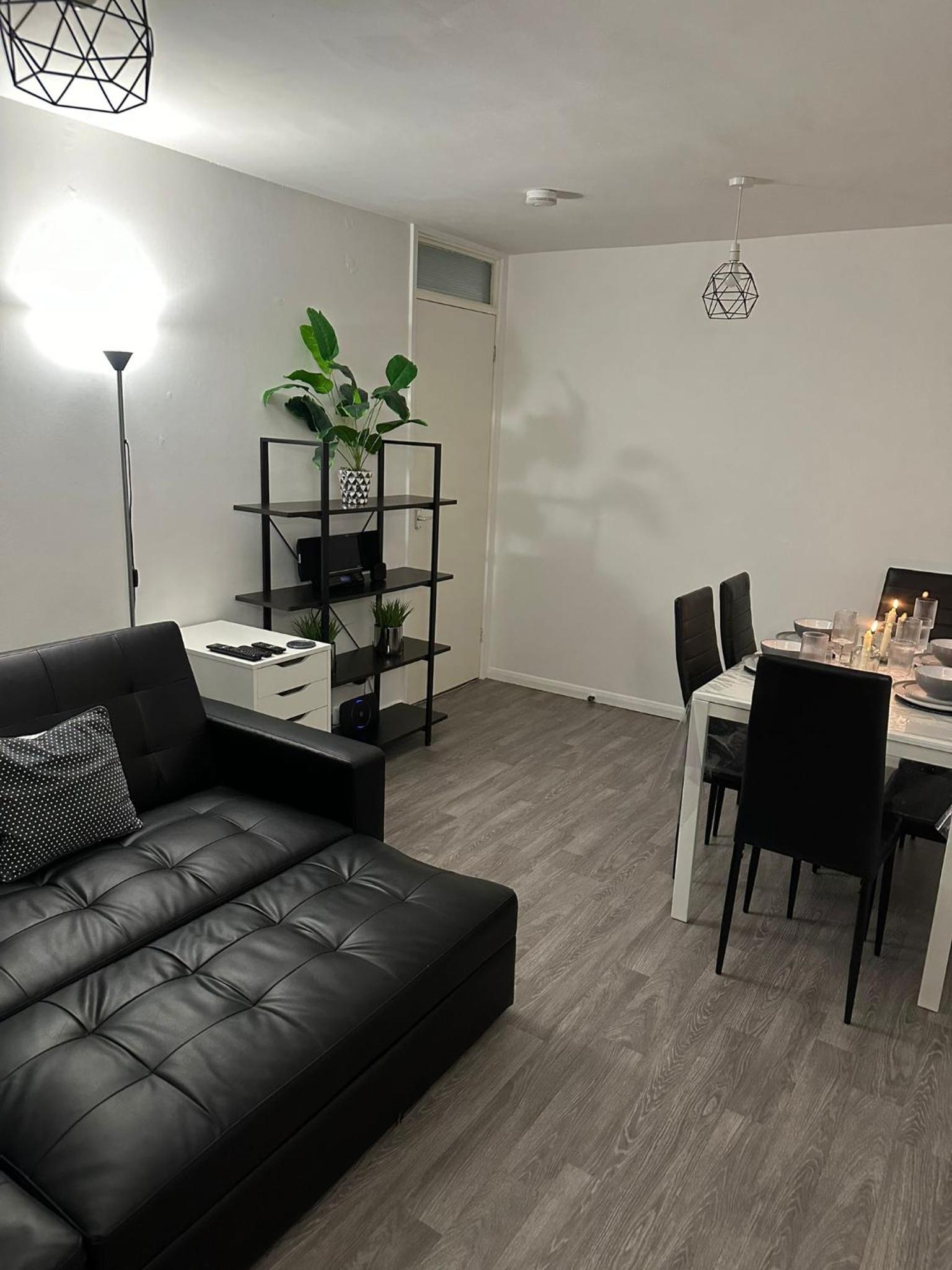 One-Bedroom Apartment photo 1