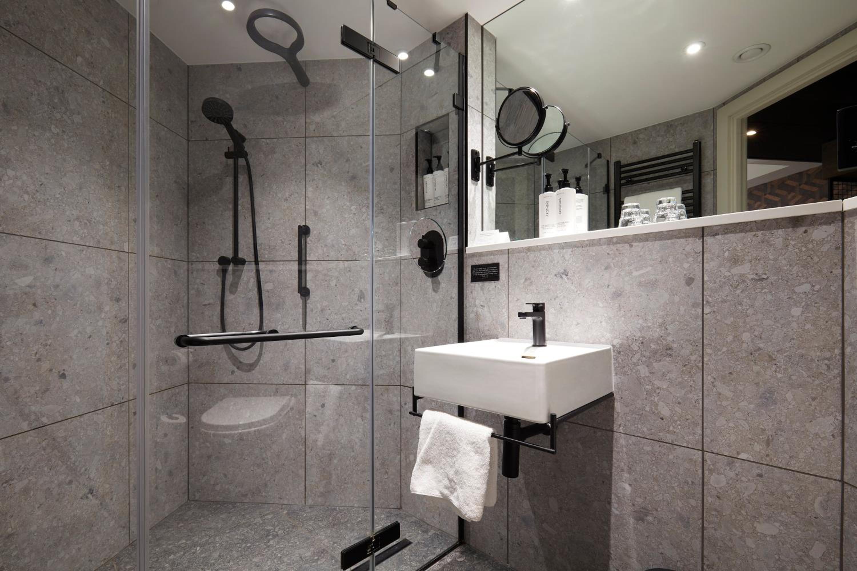 Standard Queen Room - Photo 3