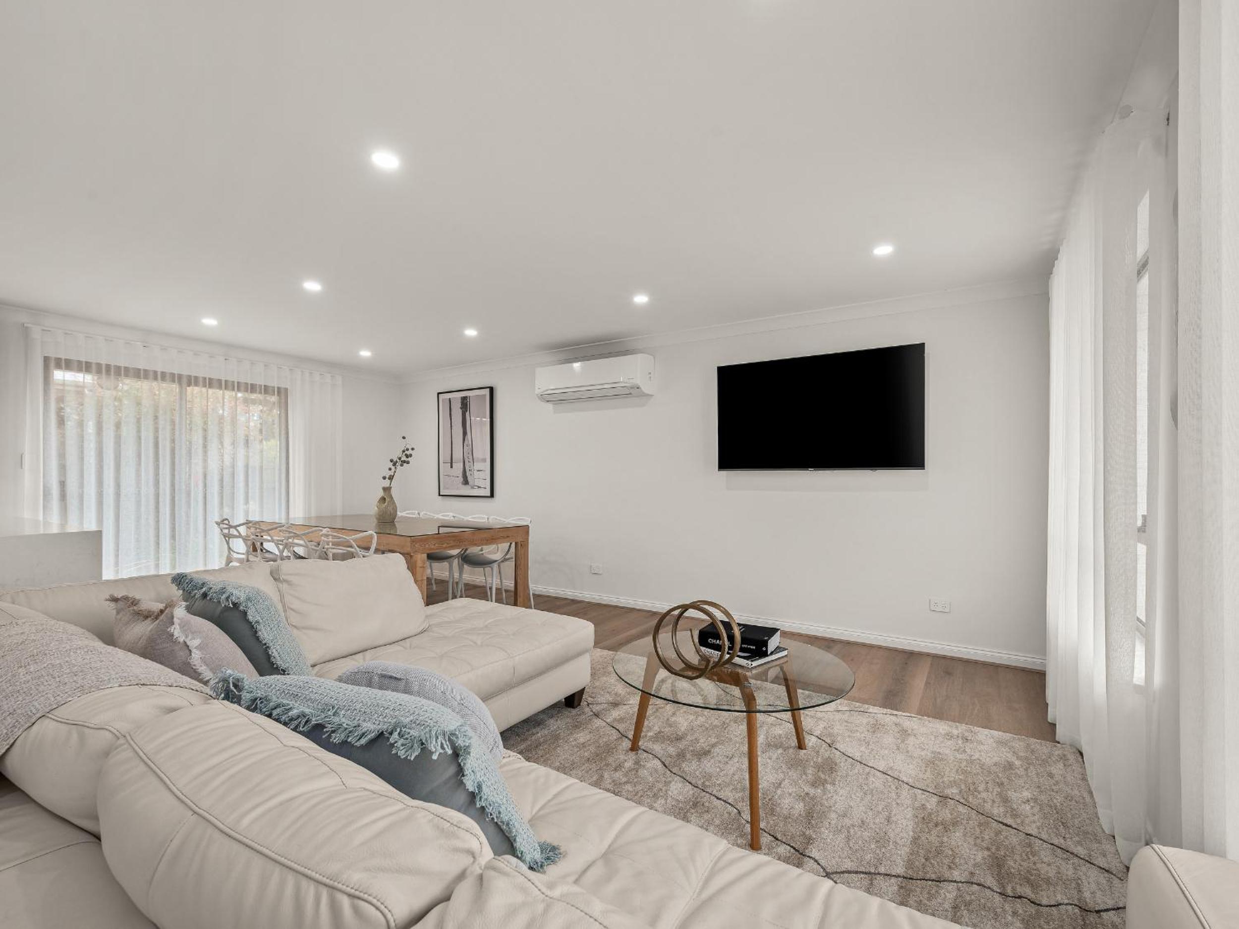 Three-Bedroom House photo 3