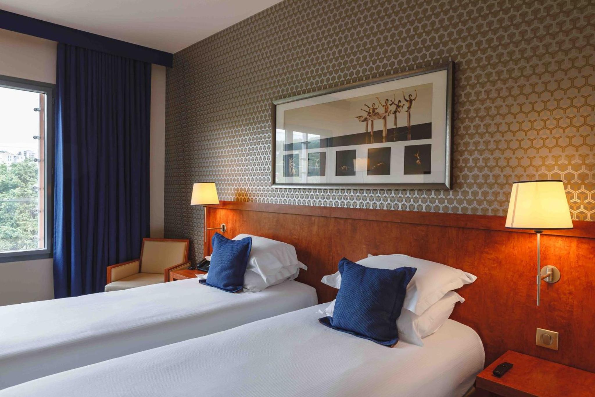 Premium Twin Room - Photo 6