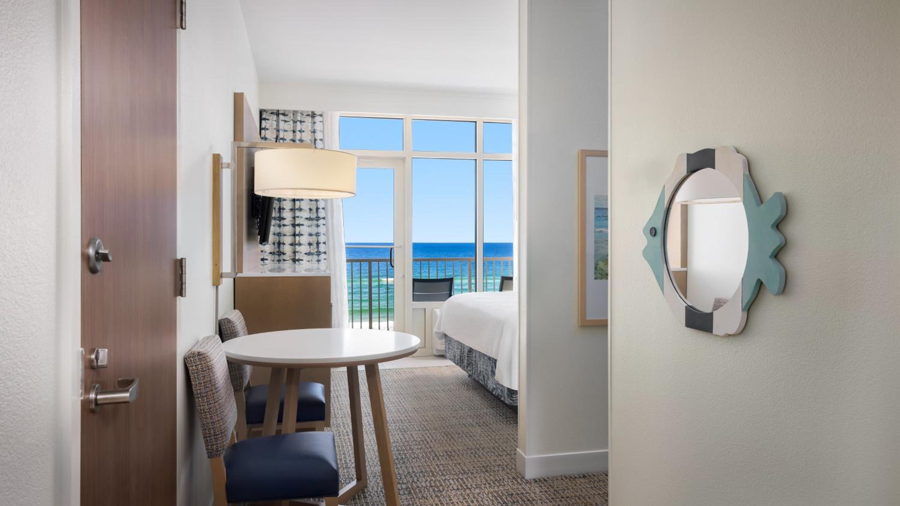 King Suite with One King Bed and One Bunk Bed - Ocean View photo 3