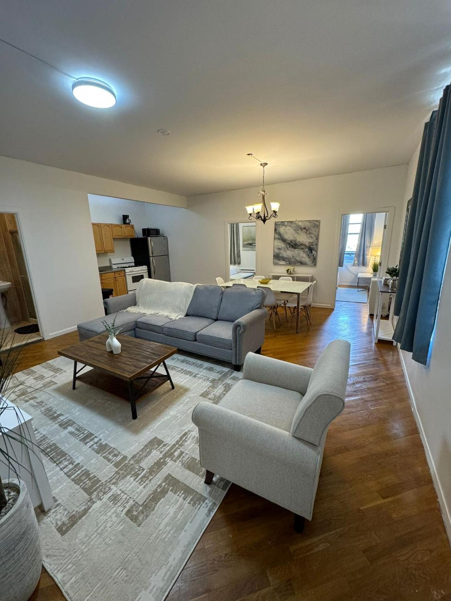 Three-Bedroom Apartment photo 2