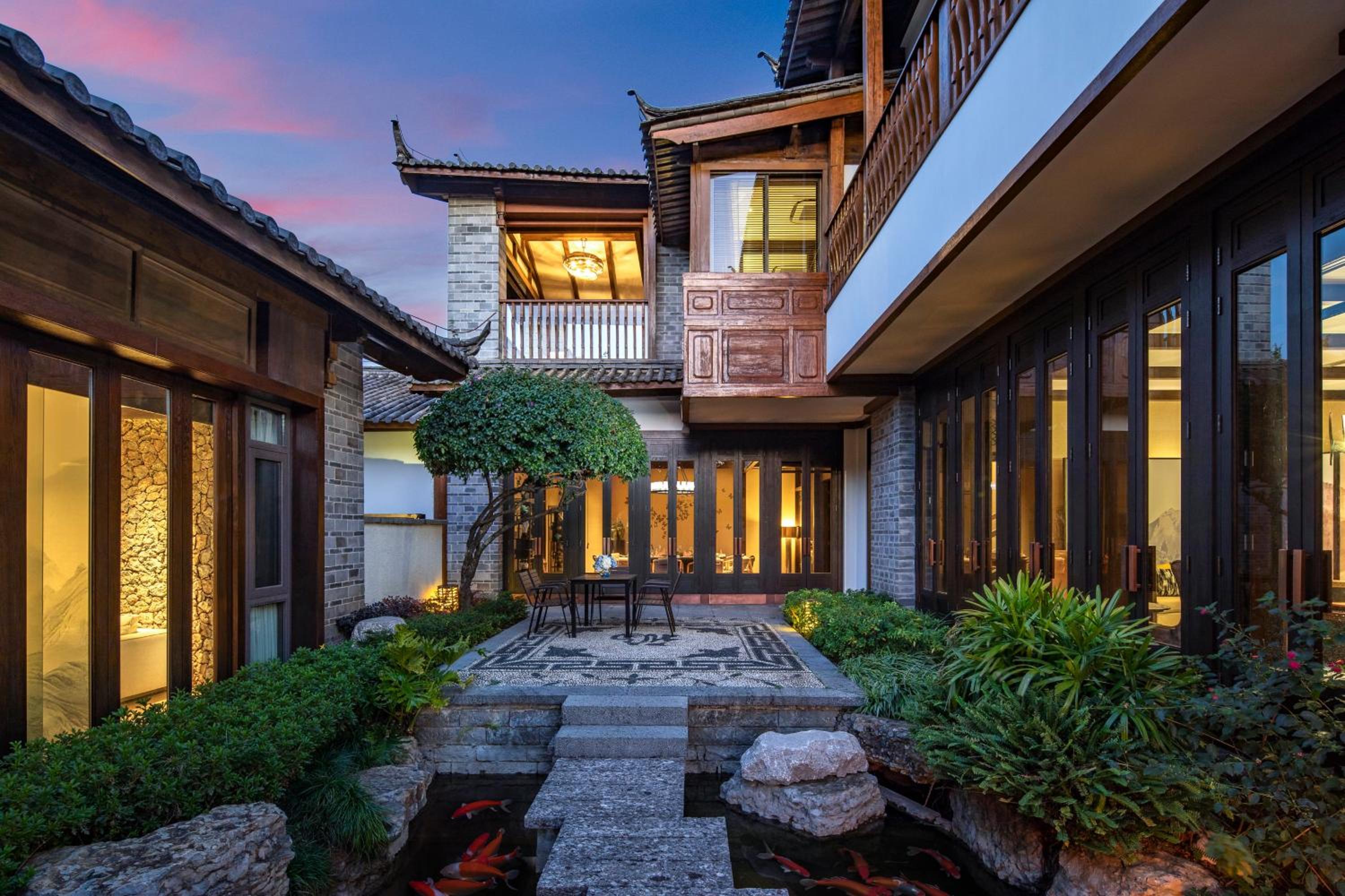 1 King Villa with Living Dining Areas thumbnail 5