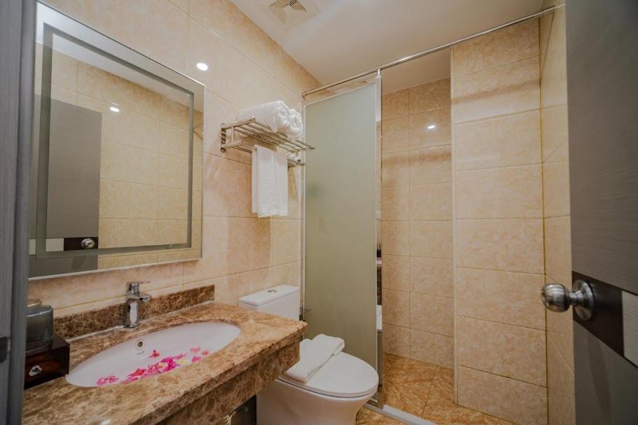 Twin Room with Pool View - Photo 31