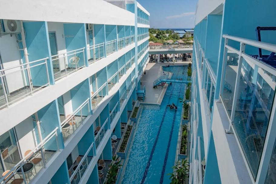 Twin Room with Pool View - Photo 40