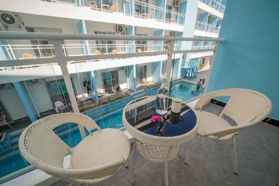 Twin Room with Pool View - Photo 41