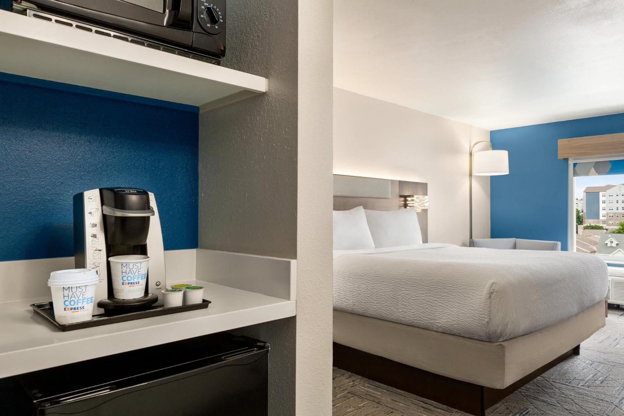 Standard King Room - Photo 4