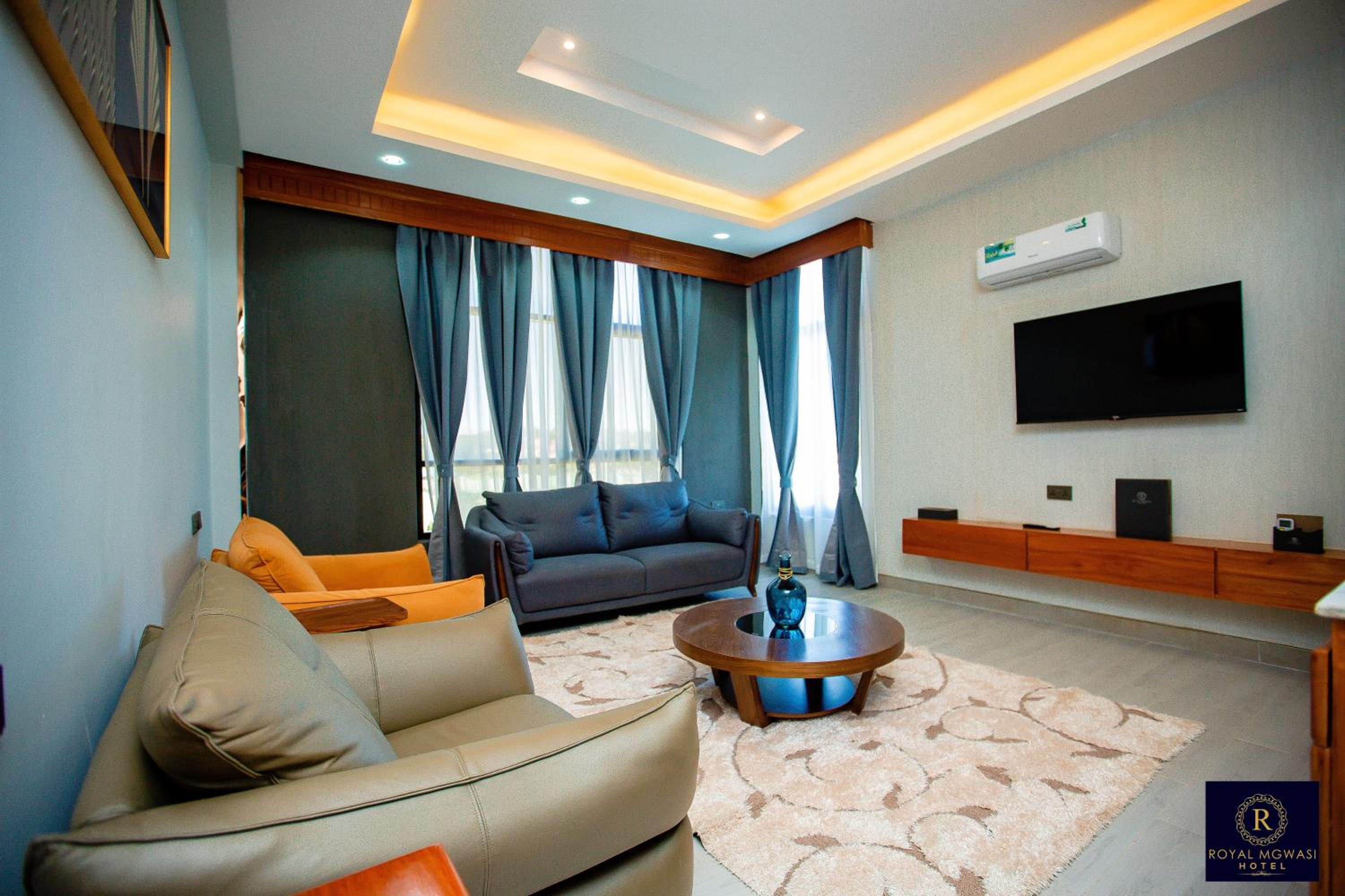 One-Bedroom Apartment photo 1