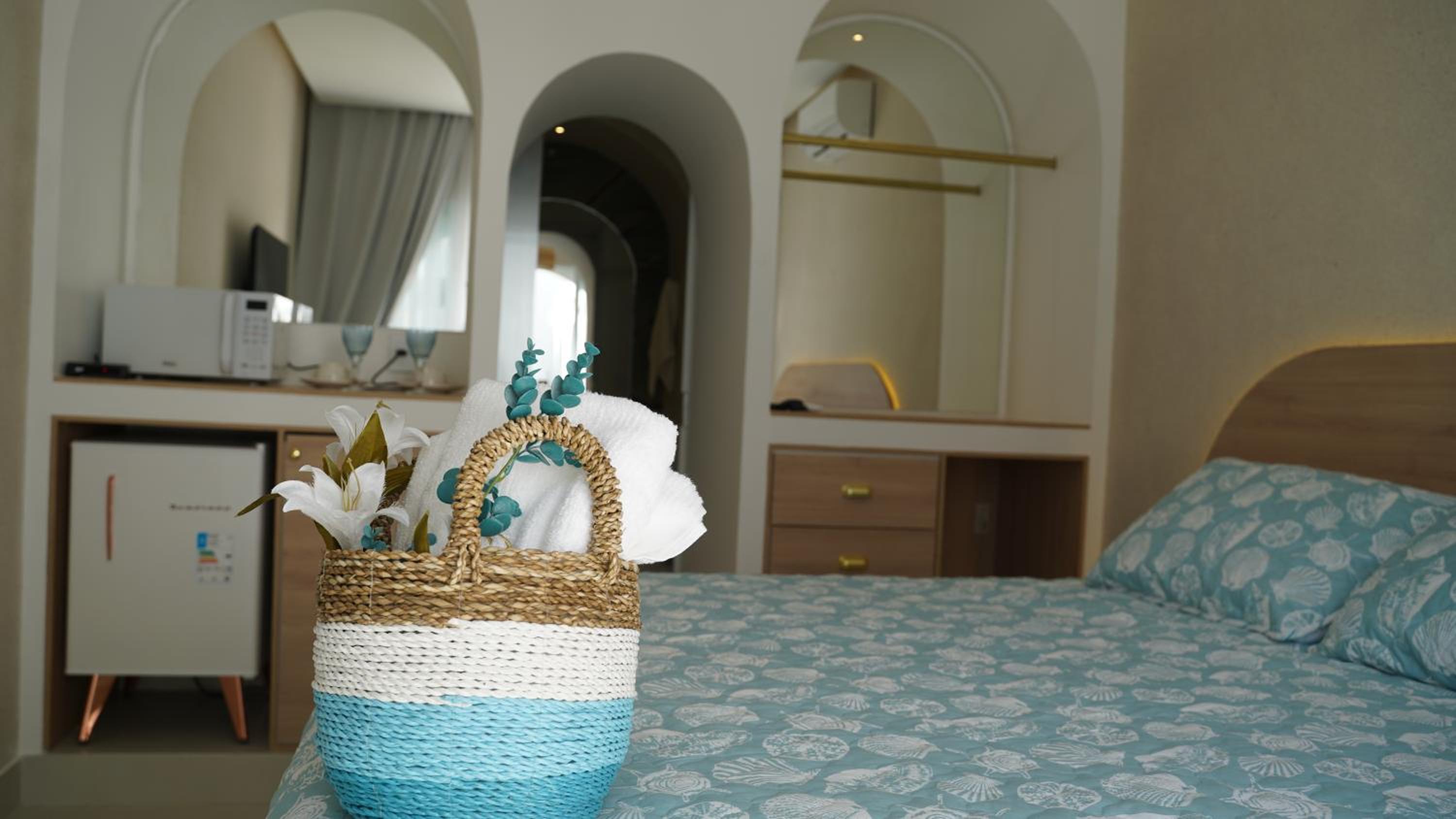 Queen Suite with Pool View