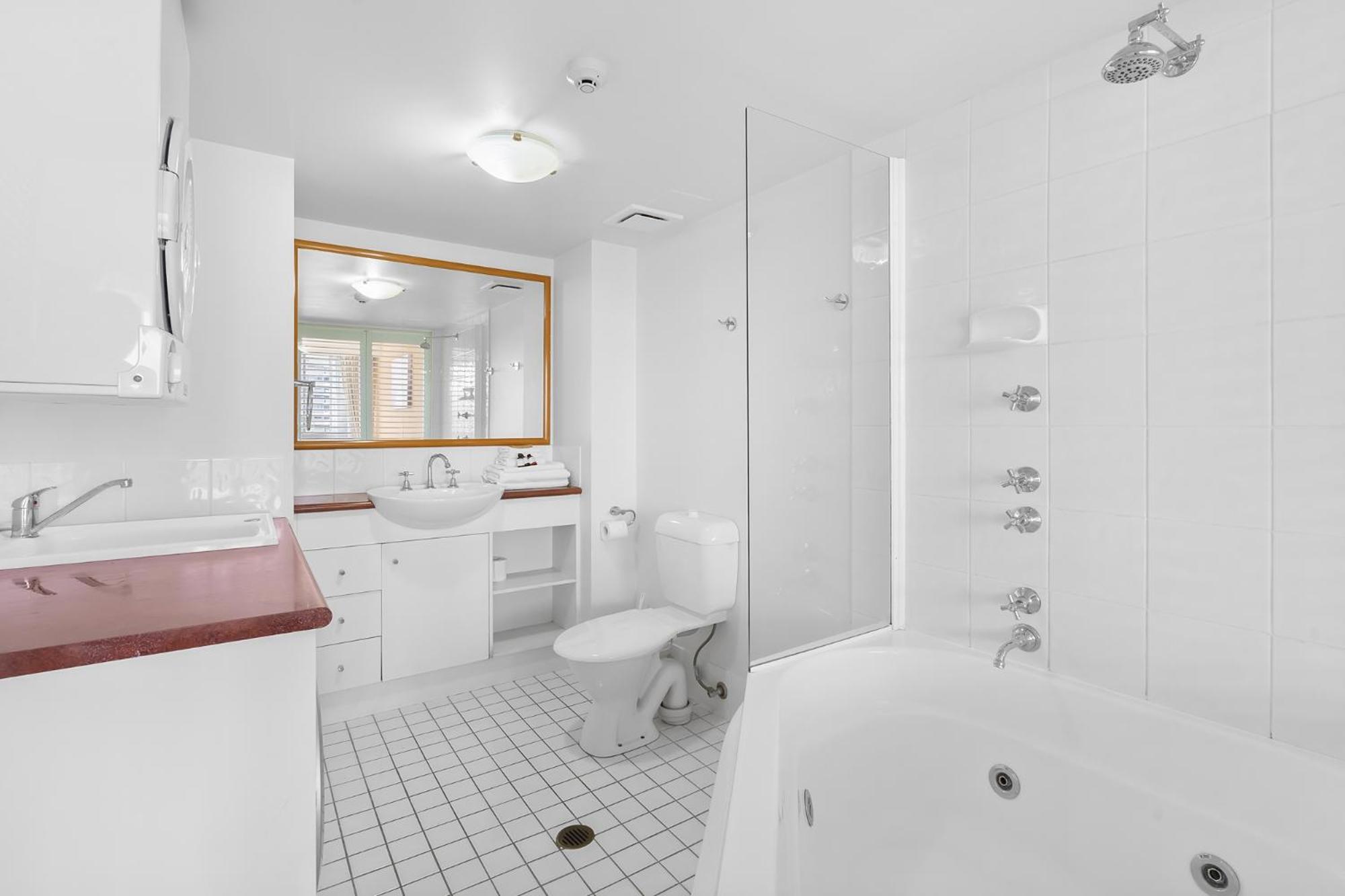1 Bedroom Ocean View Spa Apartment - Photo 7