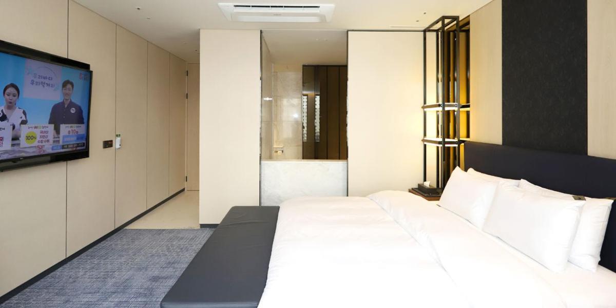Deluxe Premium Double Room photo 2