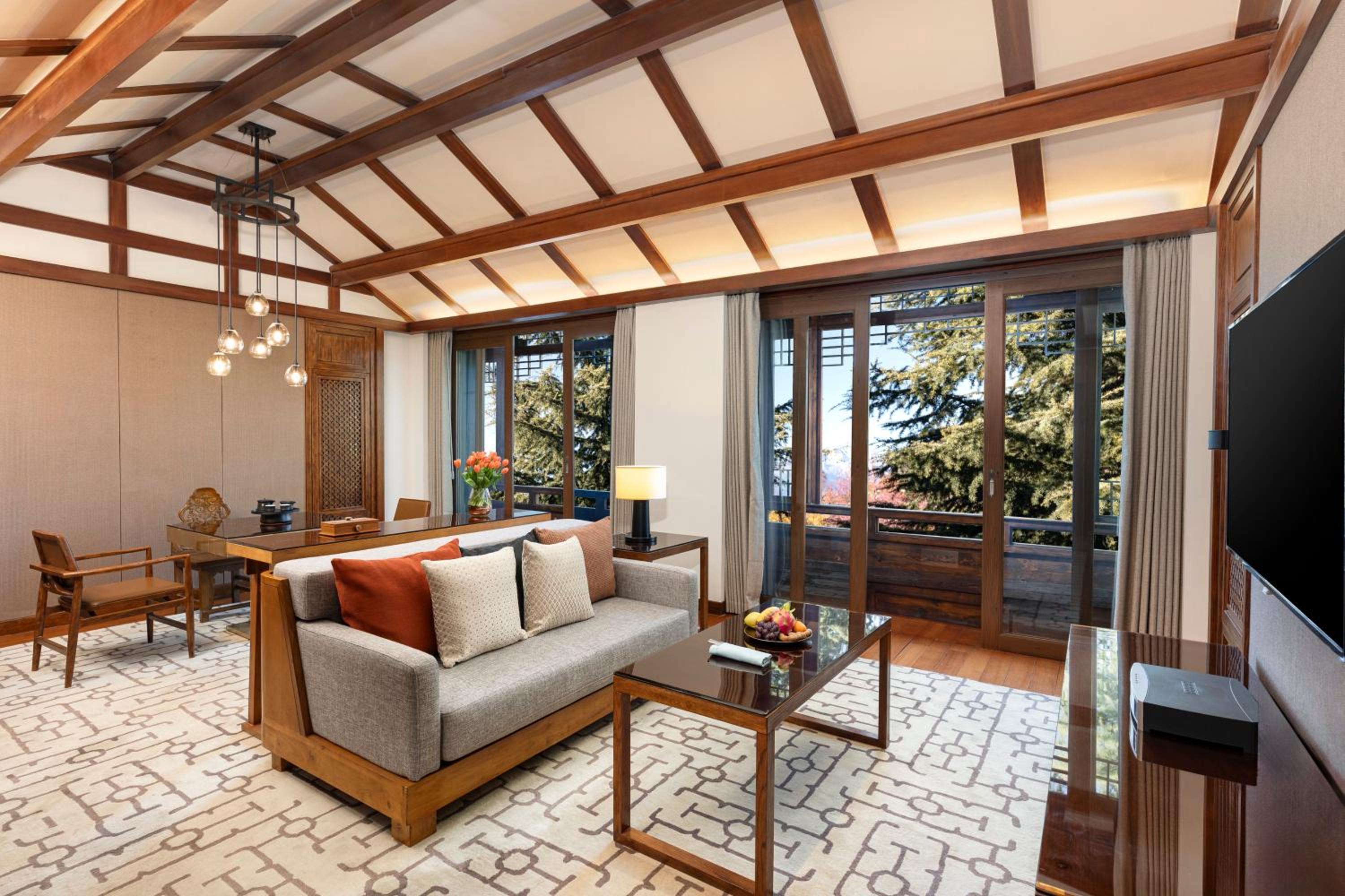1 King One-Bedroom Suite with Living Area