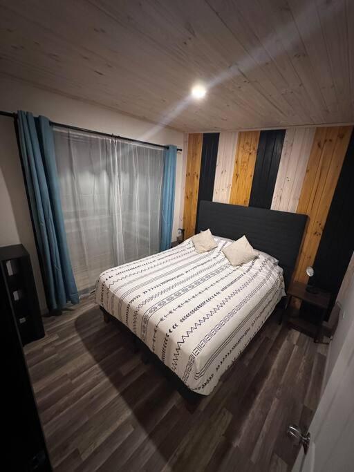 One-Bedroom House photo 1