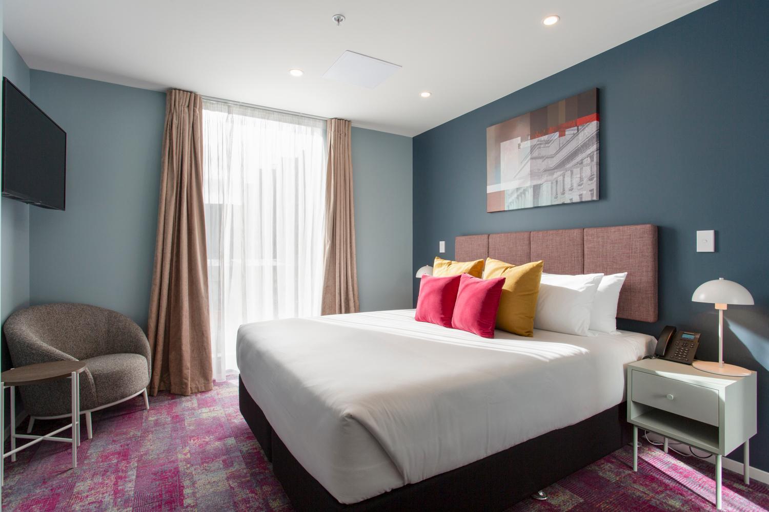 Studio Apartment with King Bed - Photo 2