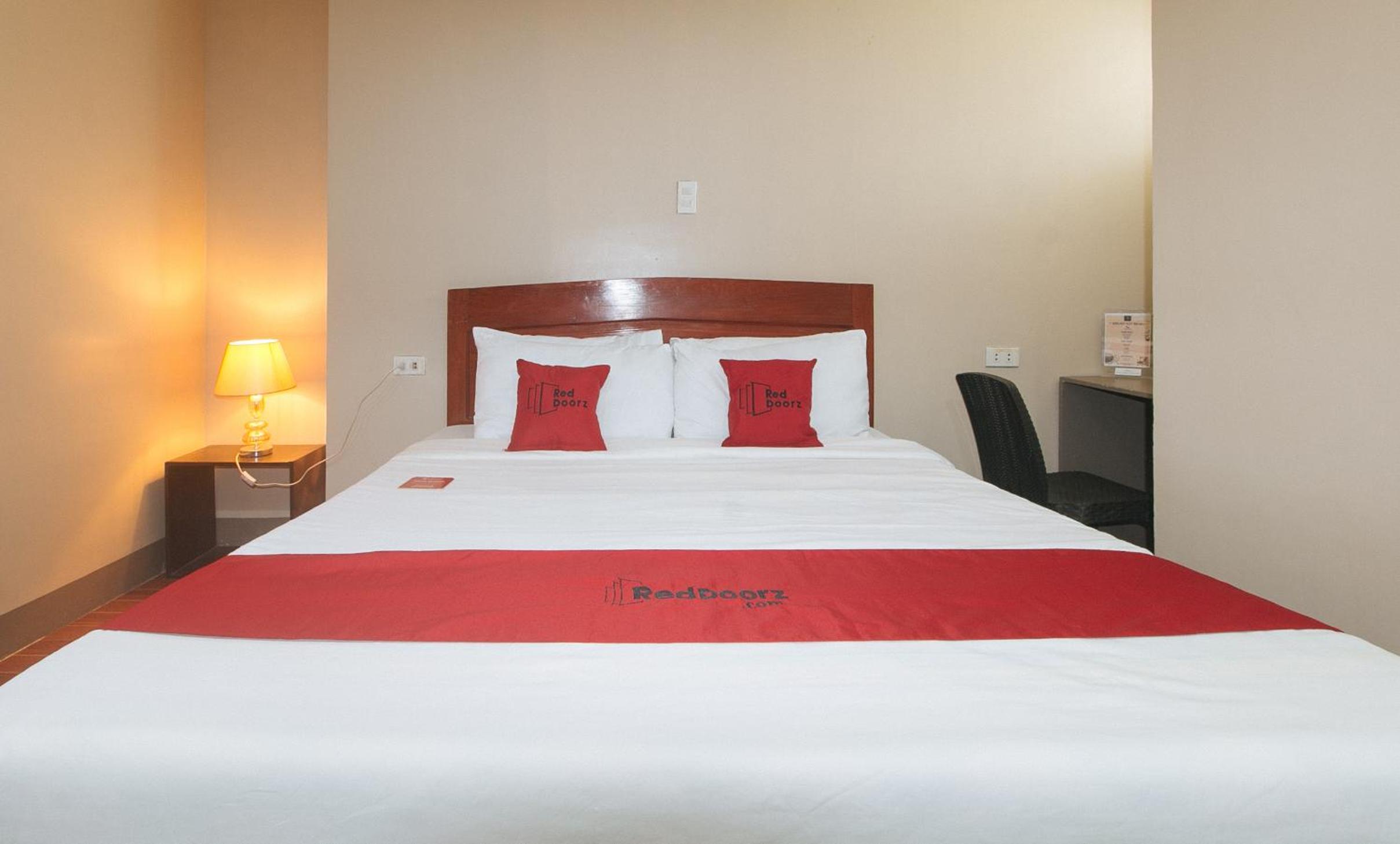 Deluxe Room - Photo 2