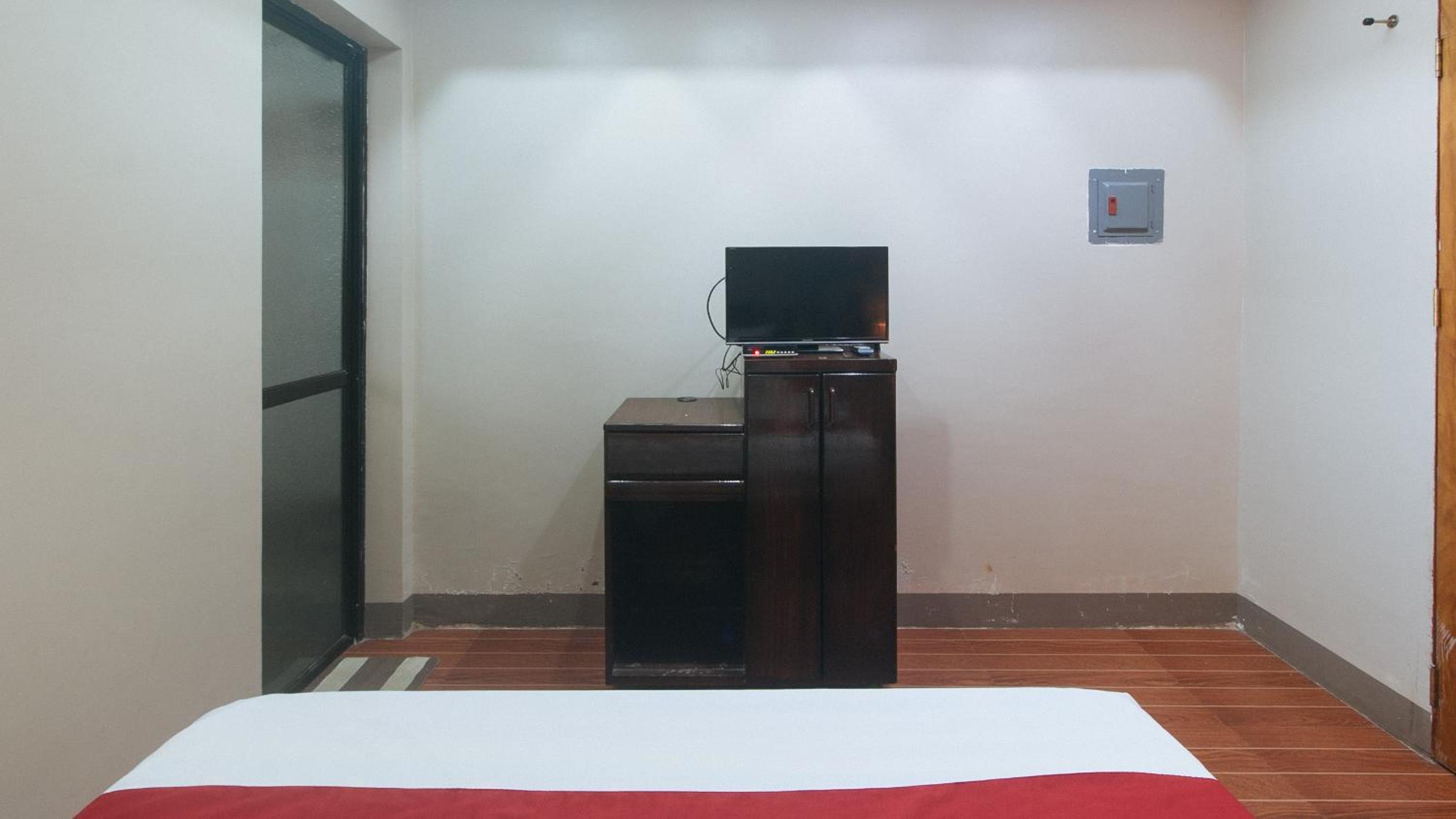 Deluxe Room - Photo 9