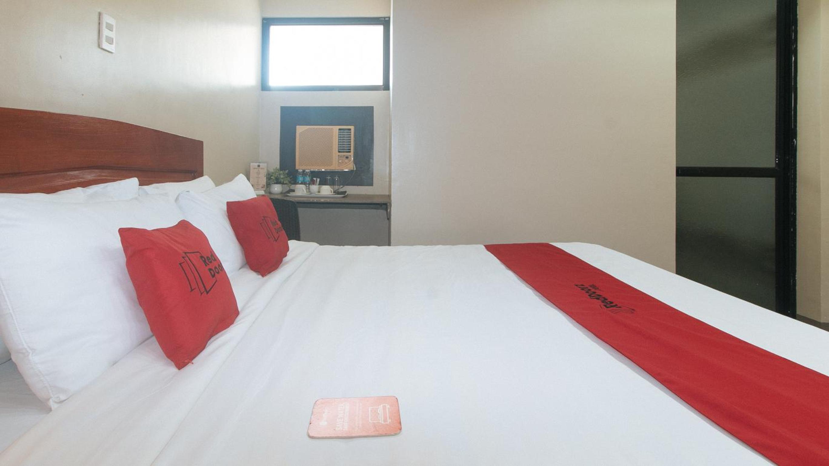 Deluxe Room - Photo 7