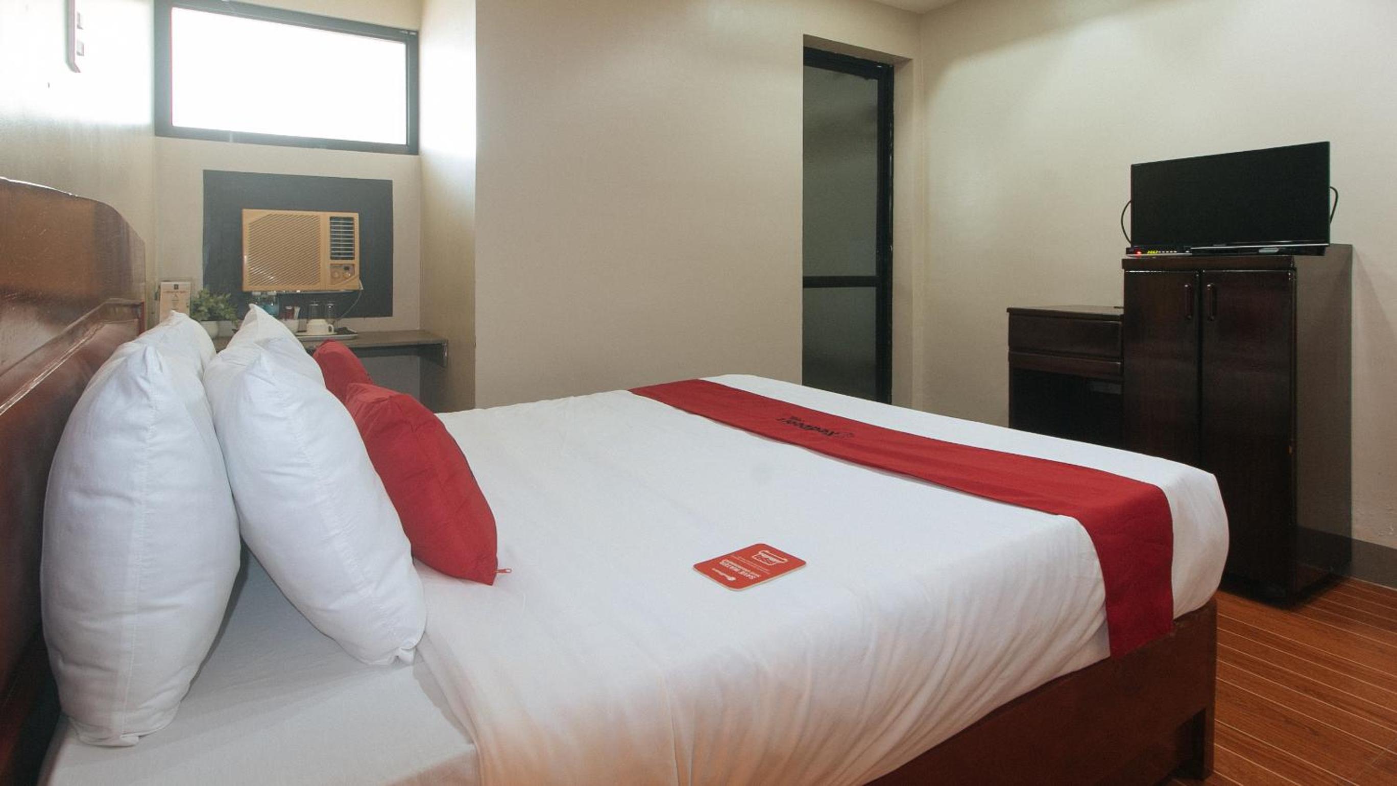 Deluxe Room - Photo 6