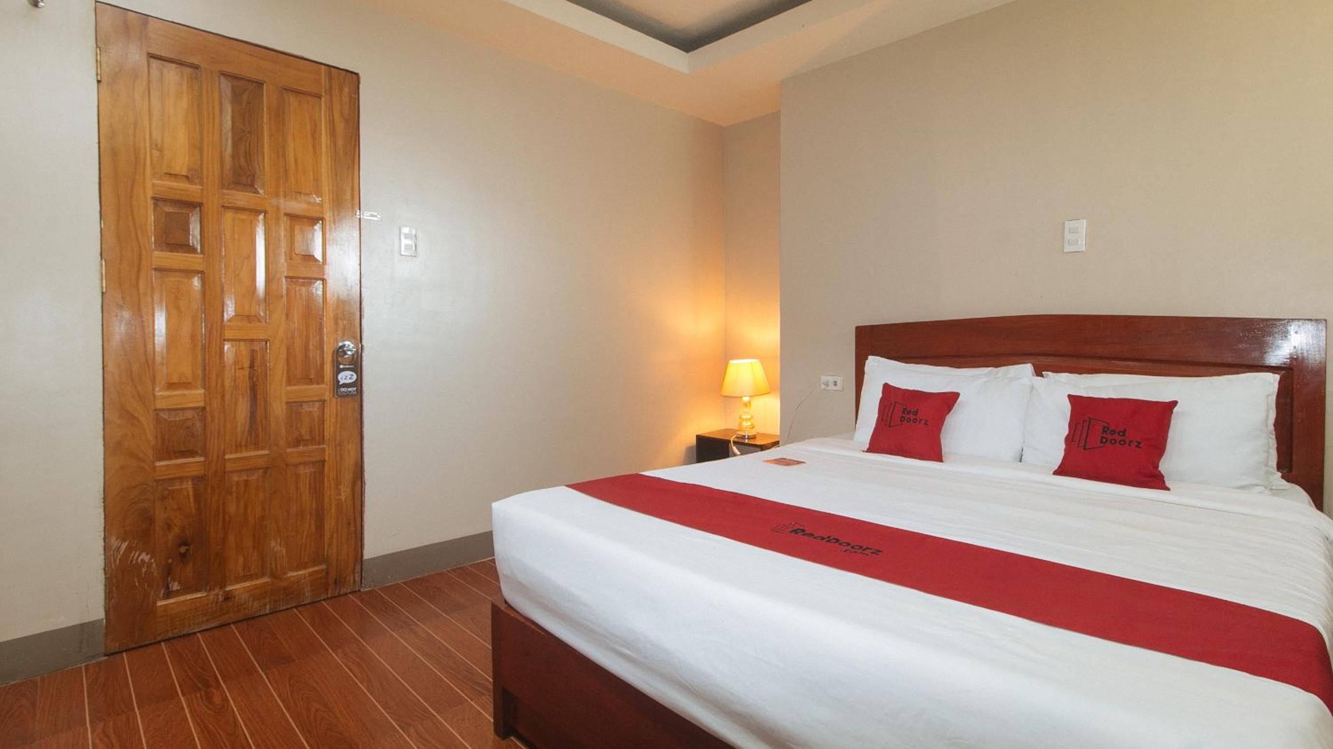 Deluxe Room - Photo 8