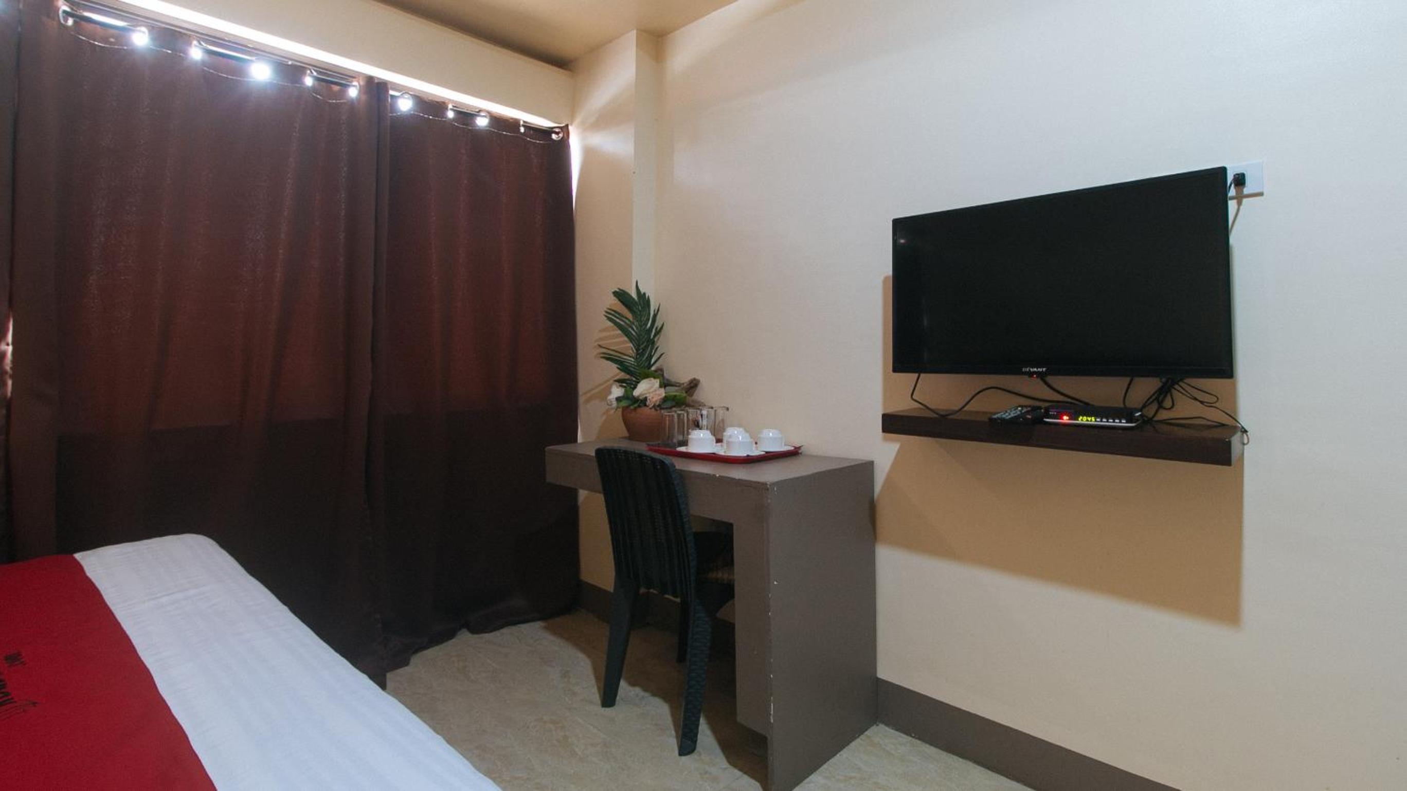 Family Room - Photo 7