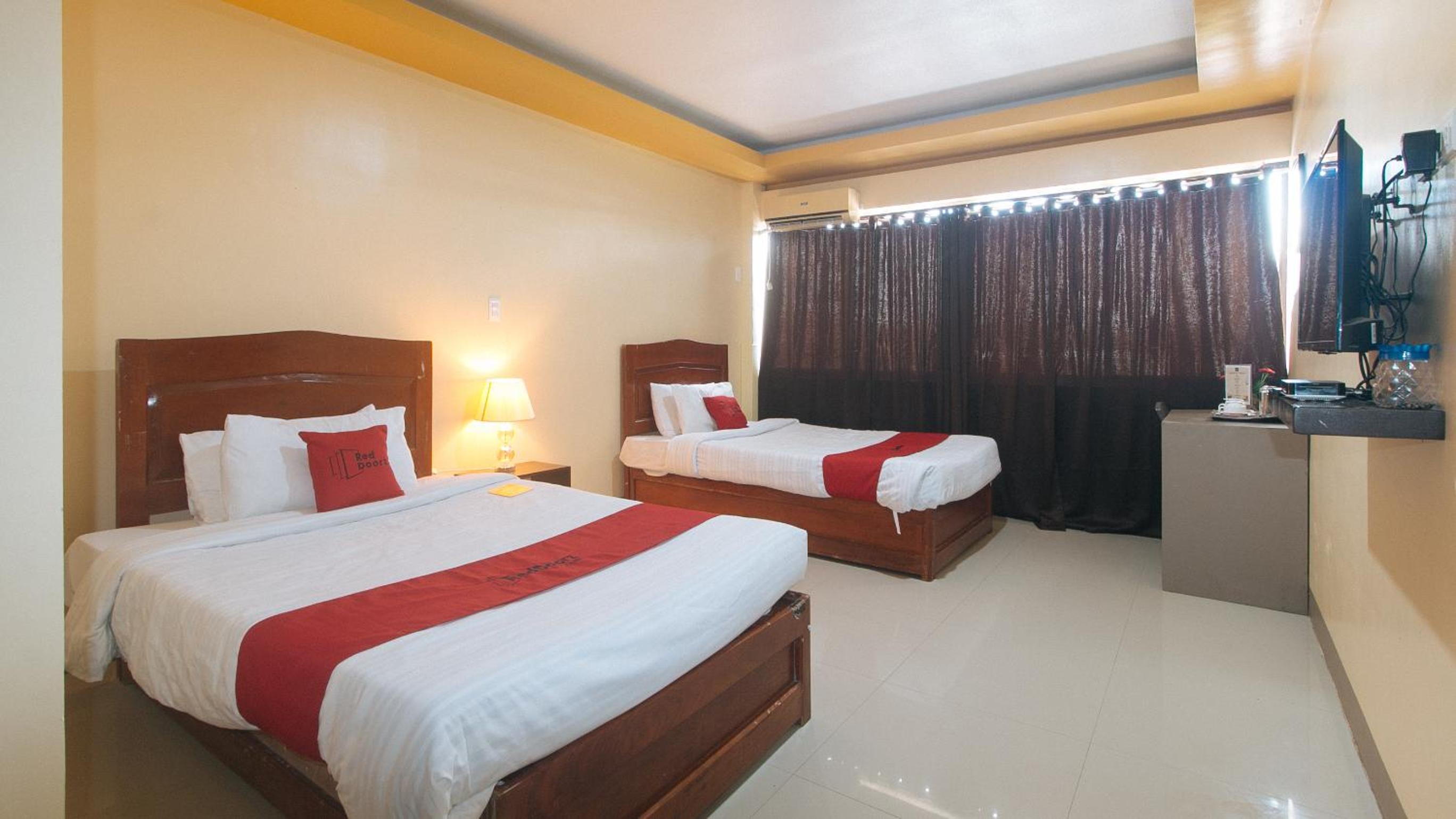 Deluxe Twin Room - Photo 9