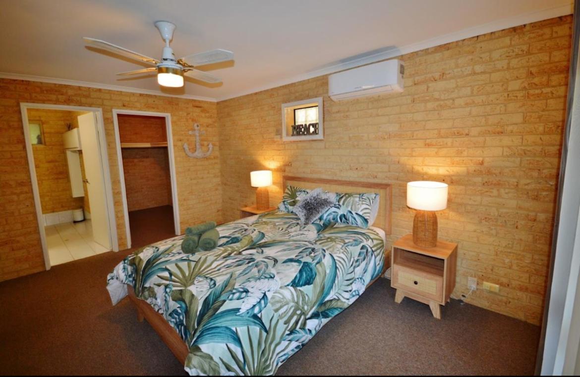 Three-Bedroom House photo 3