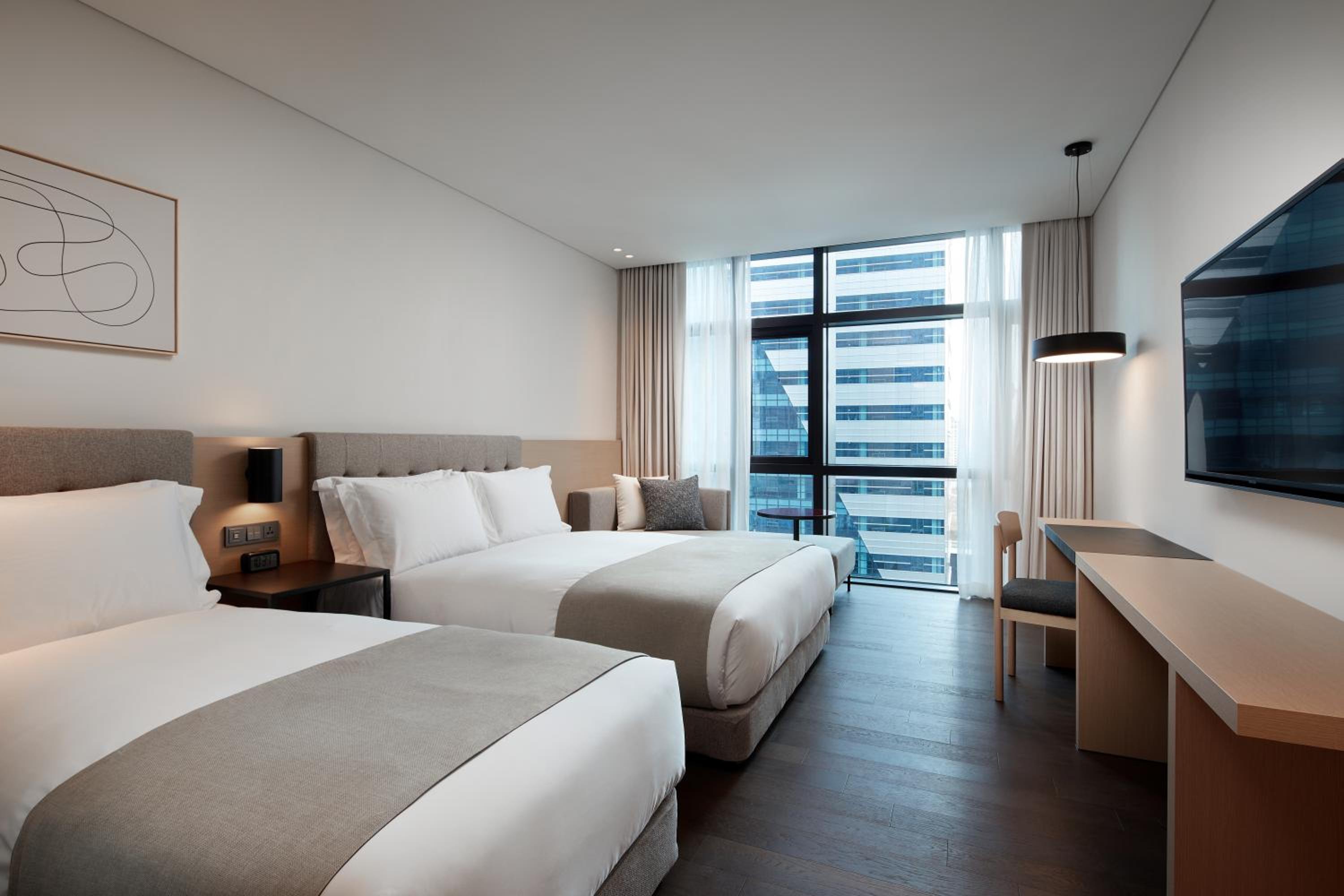 [Zoo Pass] Standard Family Twin Room with City View + 2 Zoo Tickets per Reservation + 2 Breakfast - Photo 4