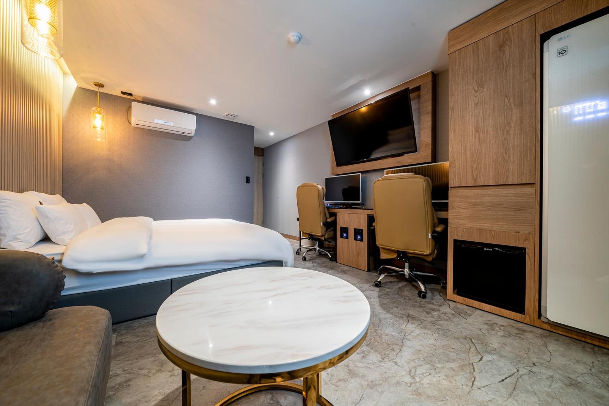 Deluxe Room - Photo 7