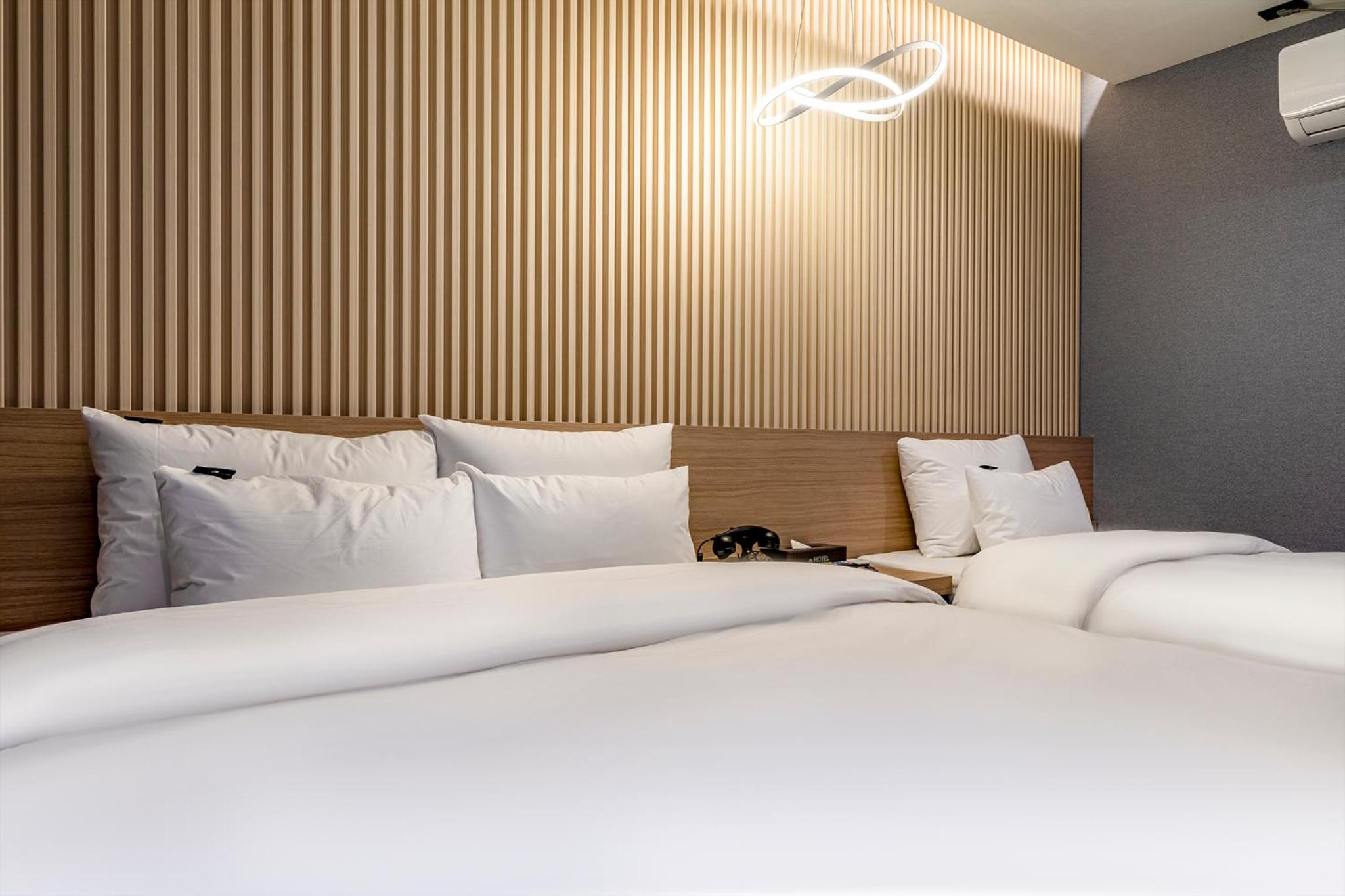 Twin Room - Photo 5