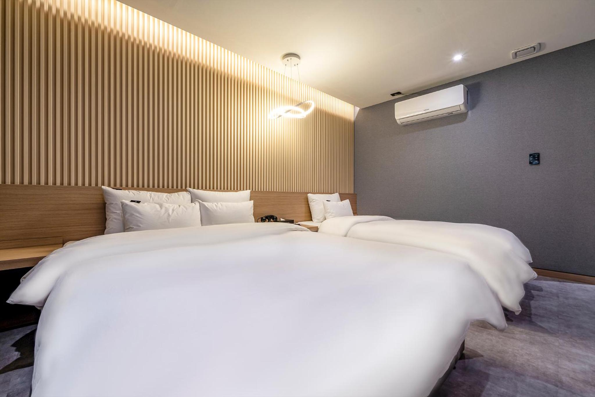 Twin Room - Photo 4