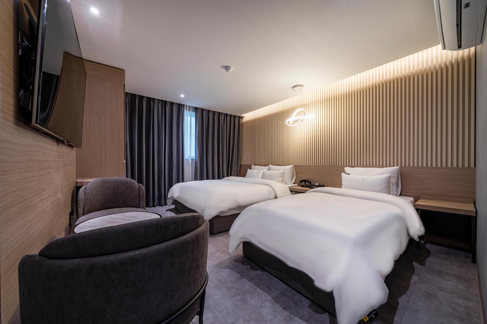 Twin Room - Photo 1