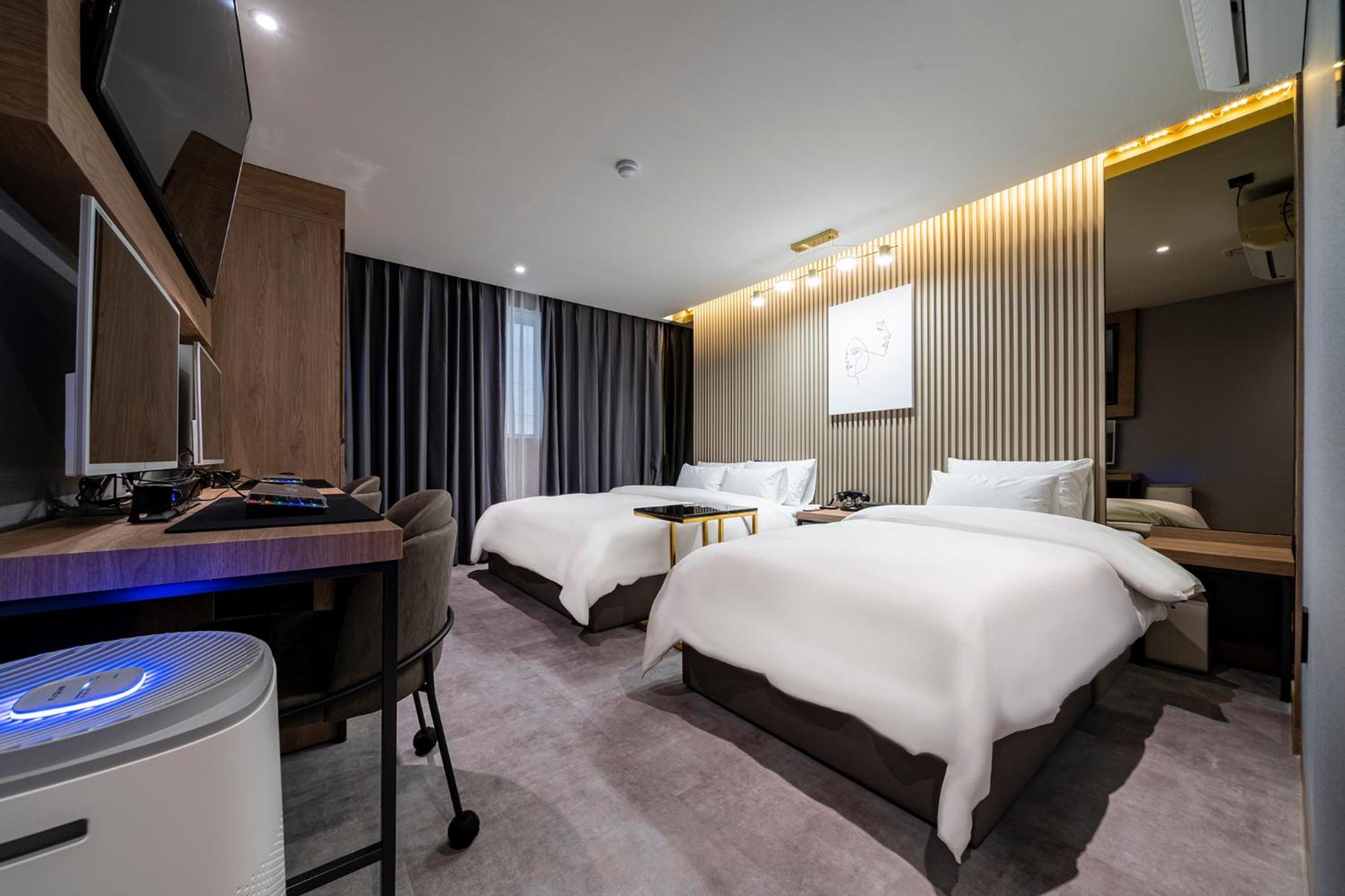 Superior Twin Room - Photo 1