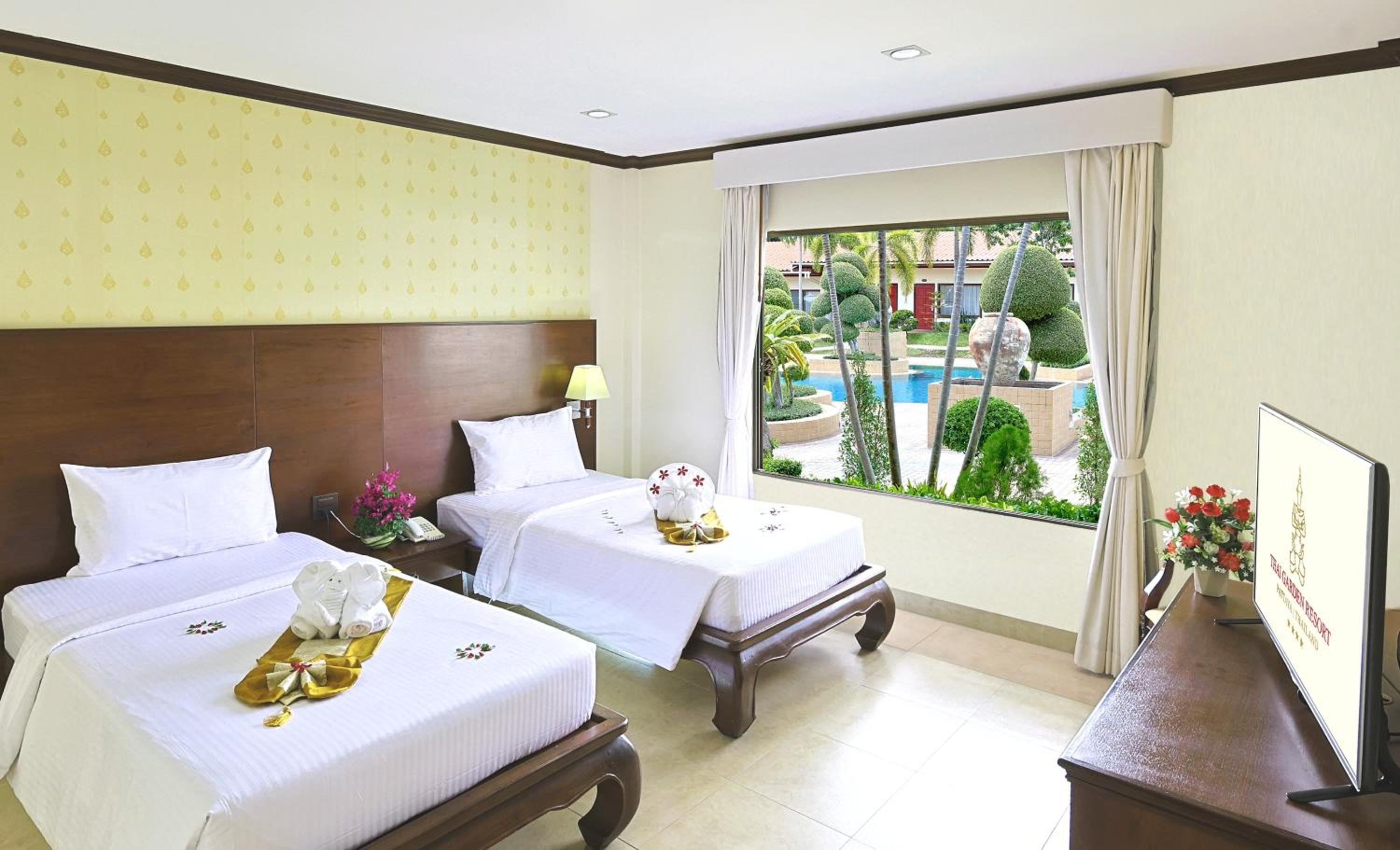 One Bedroom Apartment Pool Access Twin Bed - Photo 6