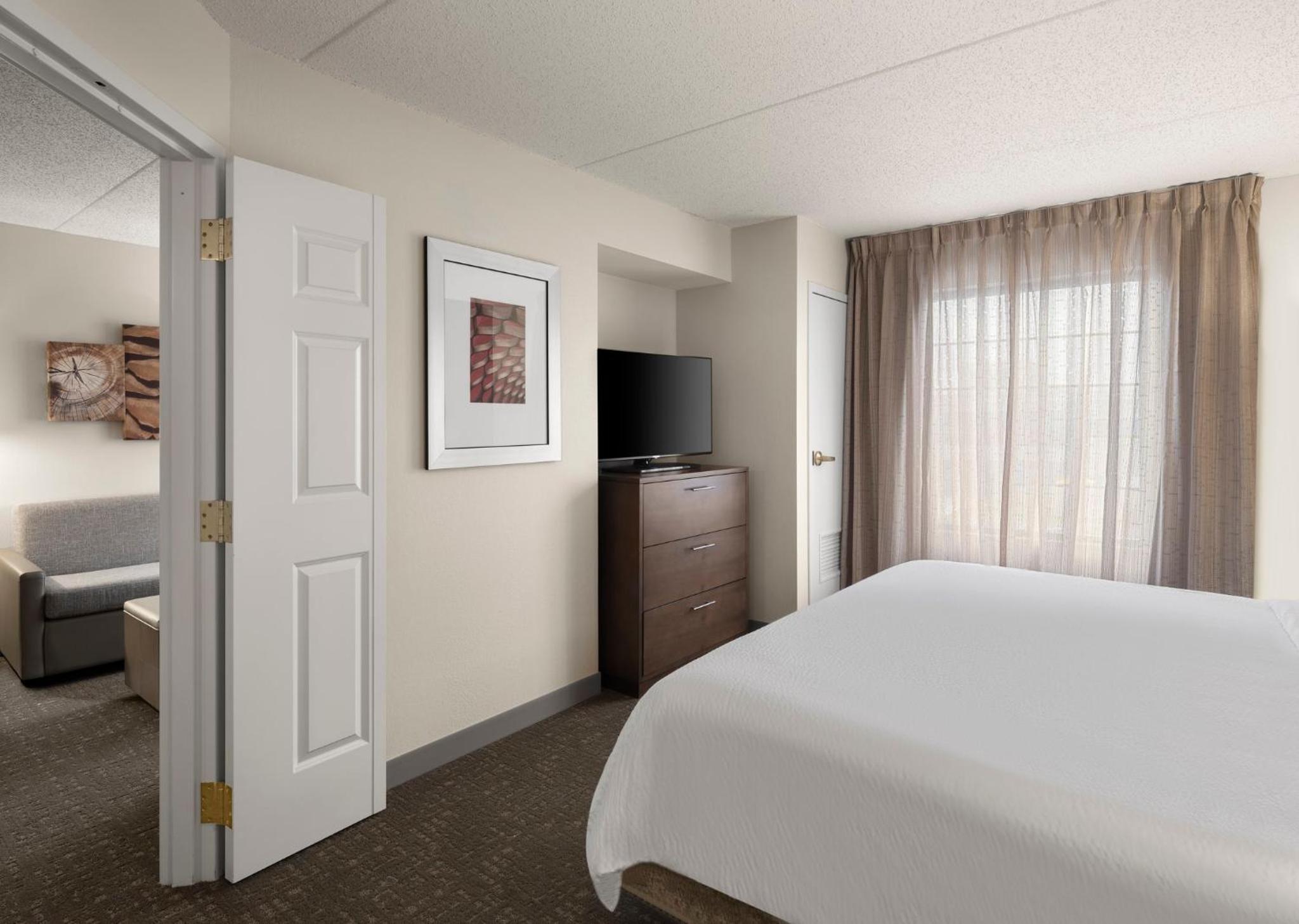 One-Bedroom Suite - Communications/Mobility Accessible with Tub photo 3