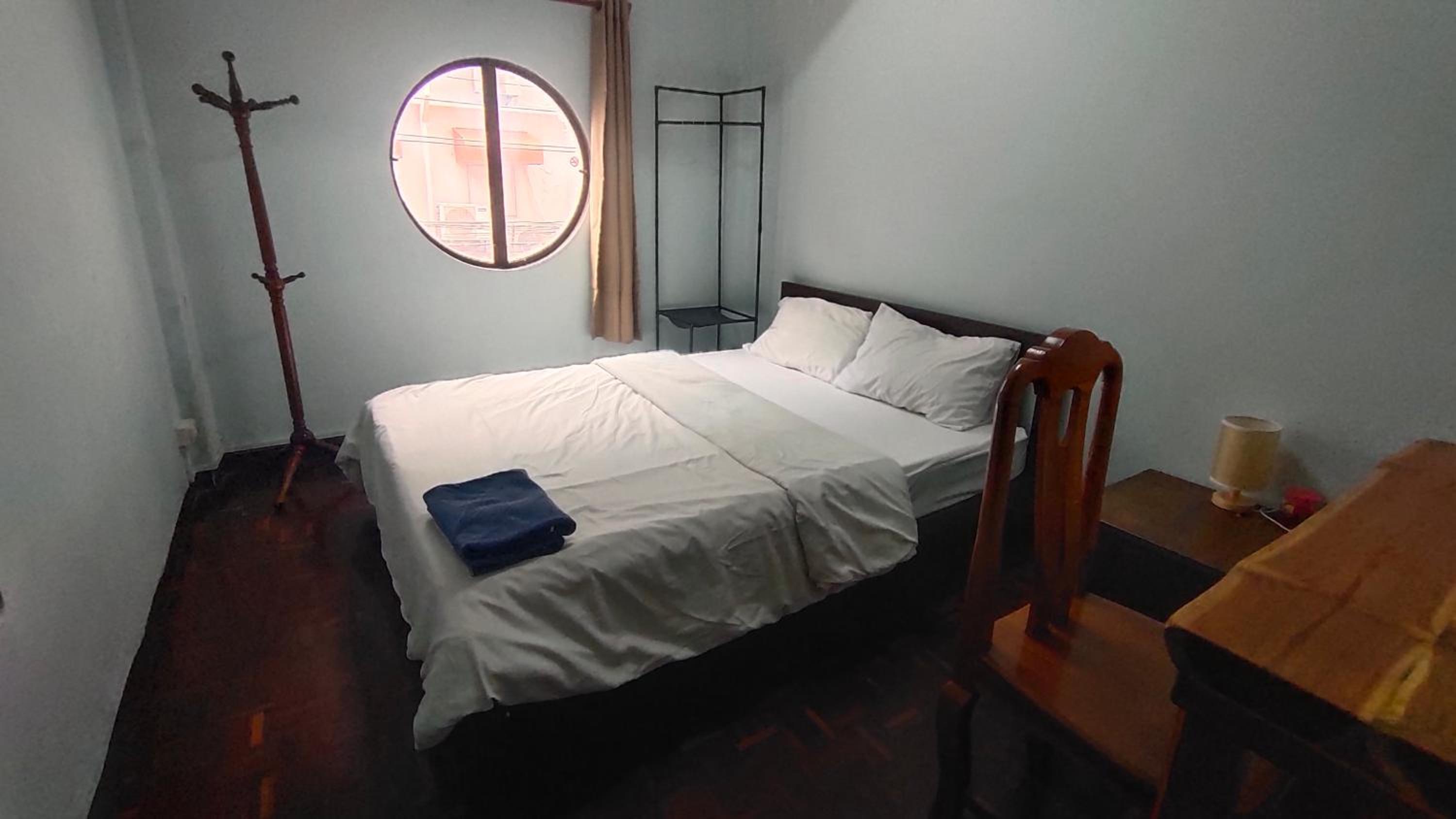 Queen Room with Shared Bathroom photo 1