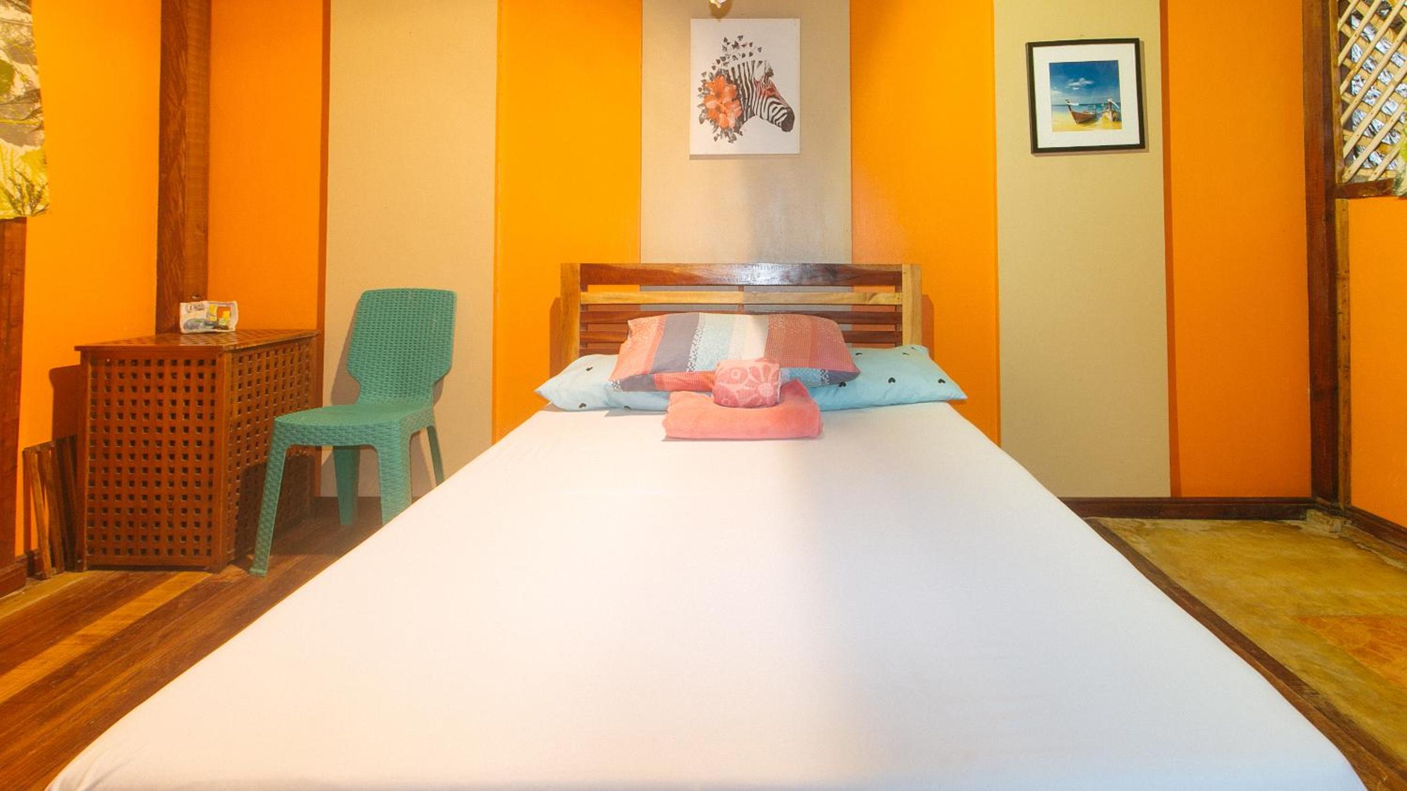 Standard Double Room with Fan - Photo 8