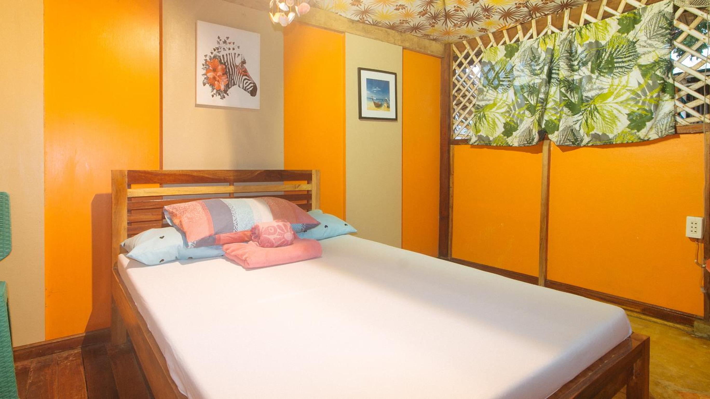 Standard Double Room with Fan - Photo 2