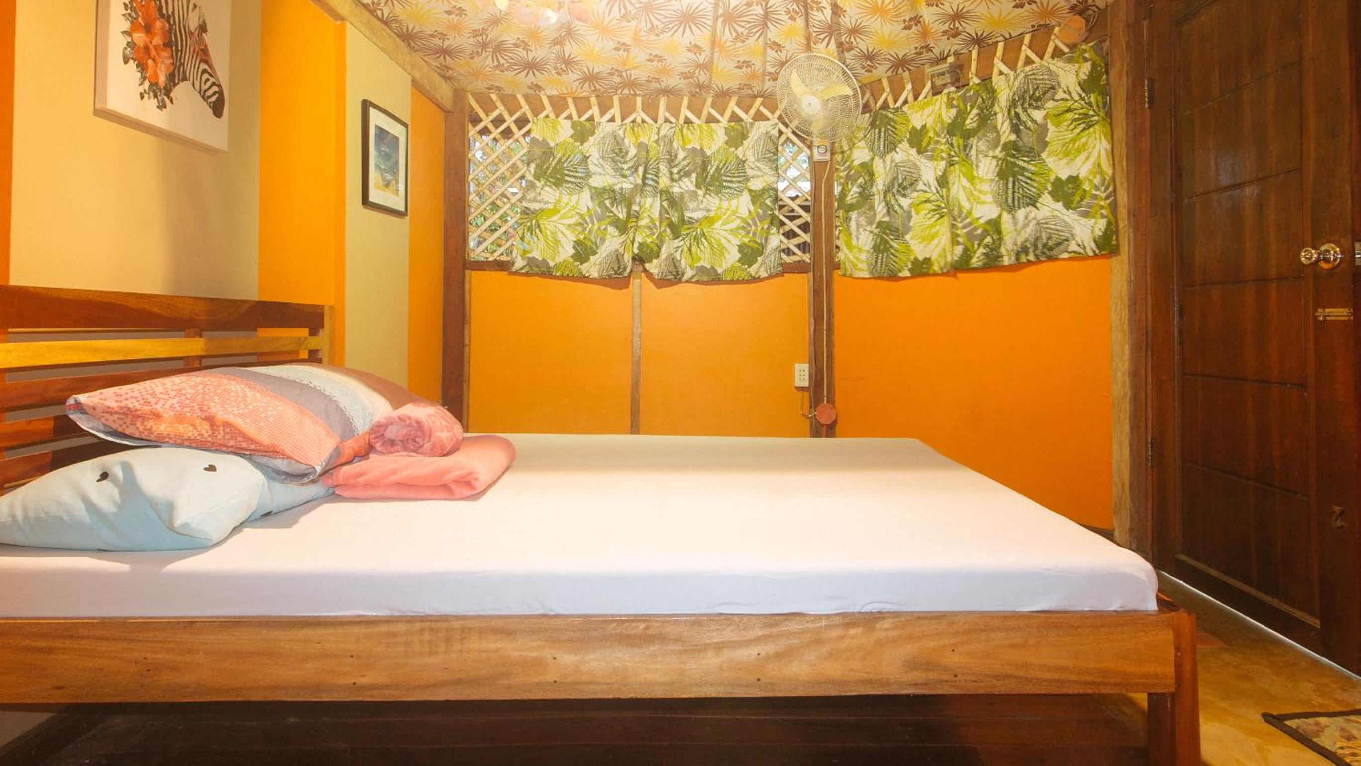 Standard Double Room with Fan - Photo 3