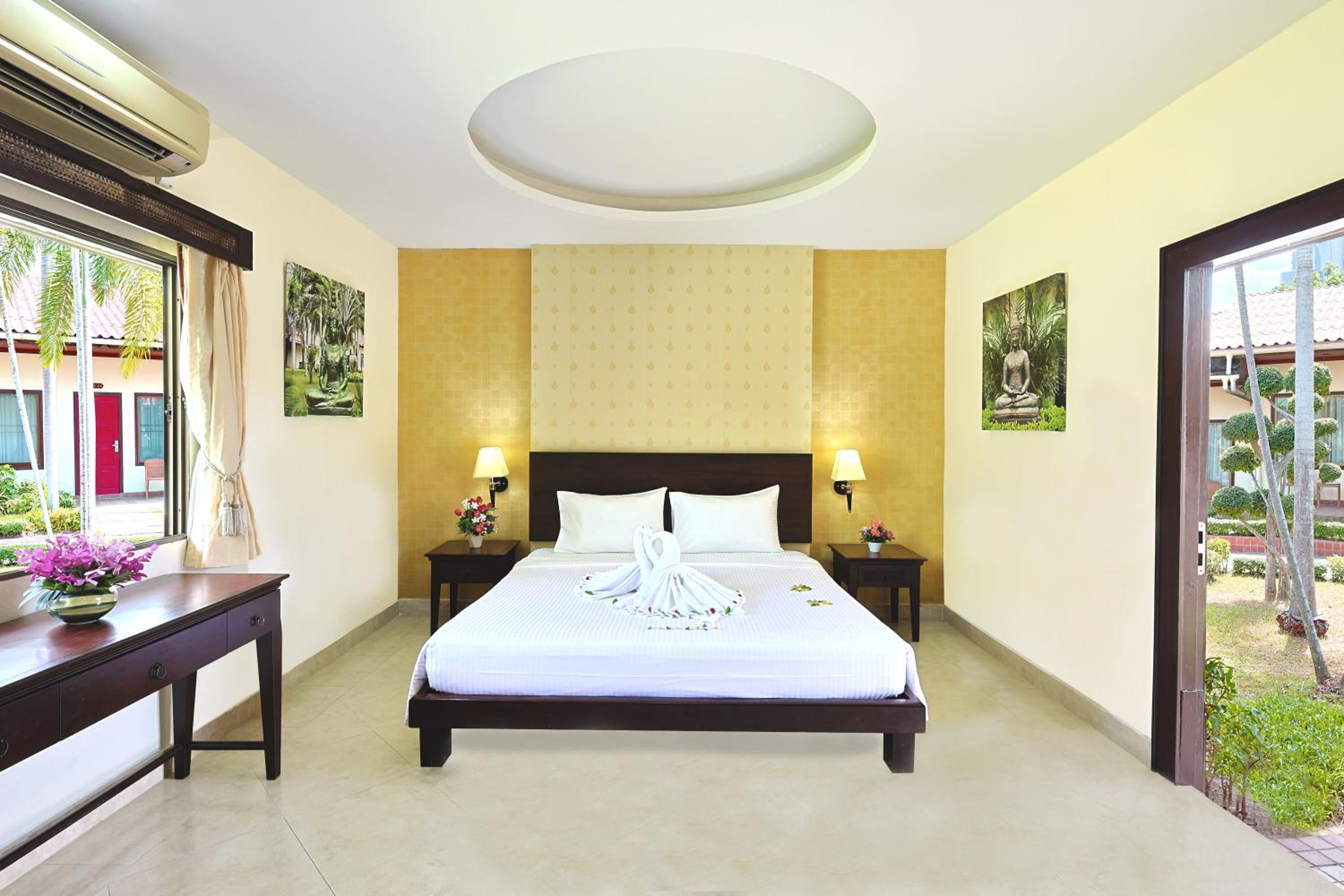Deluxe Bungalow with Garden View - Photo 1