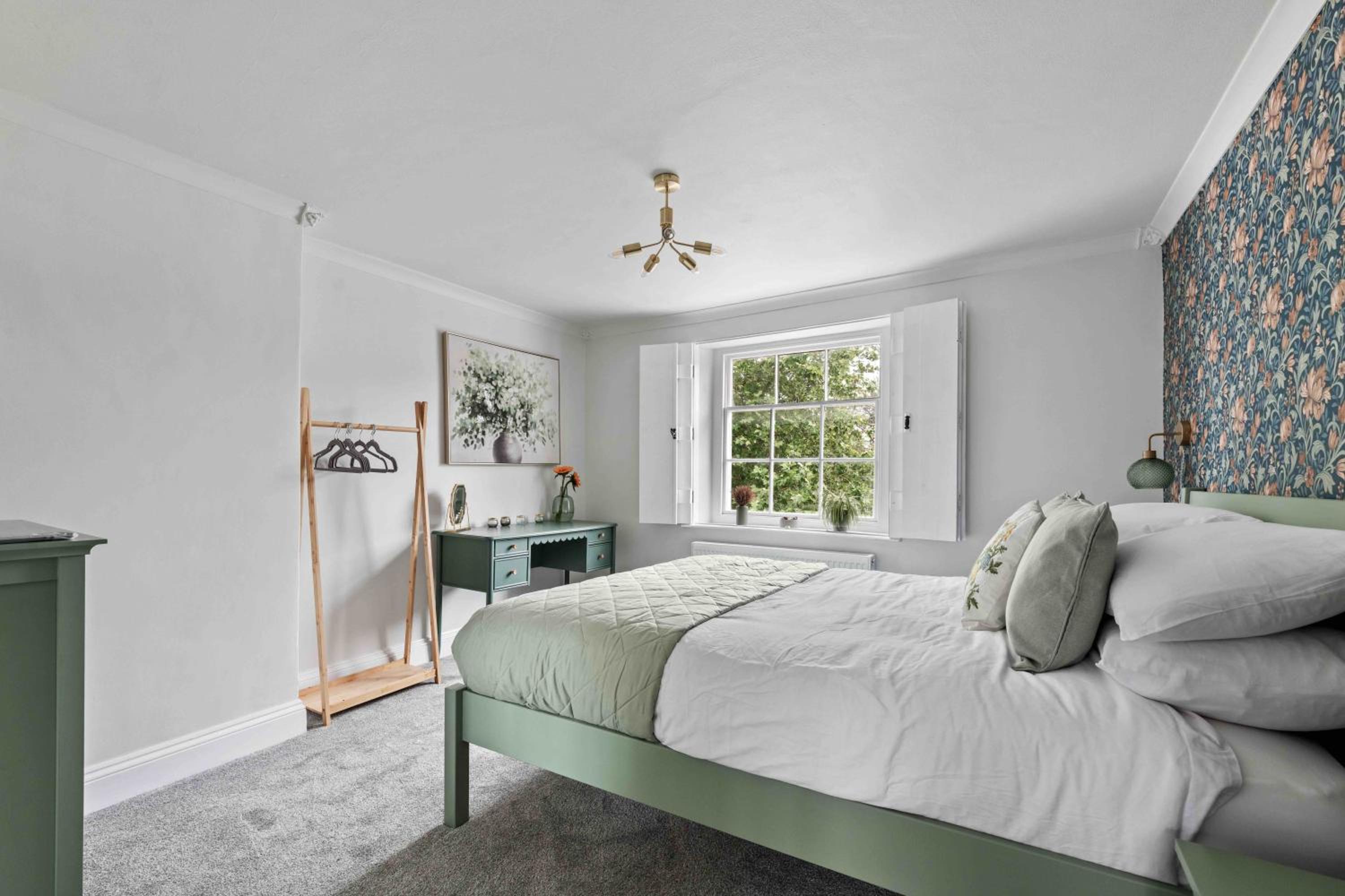 Three-Bedroom House photo 3