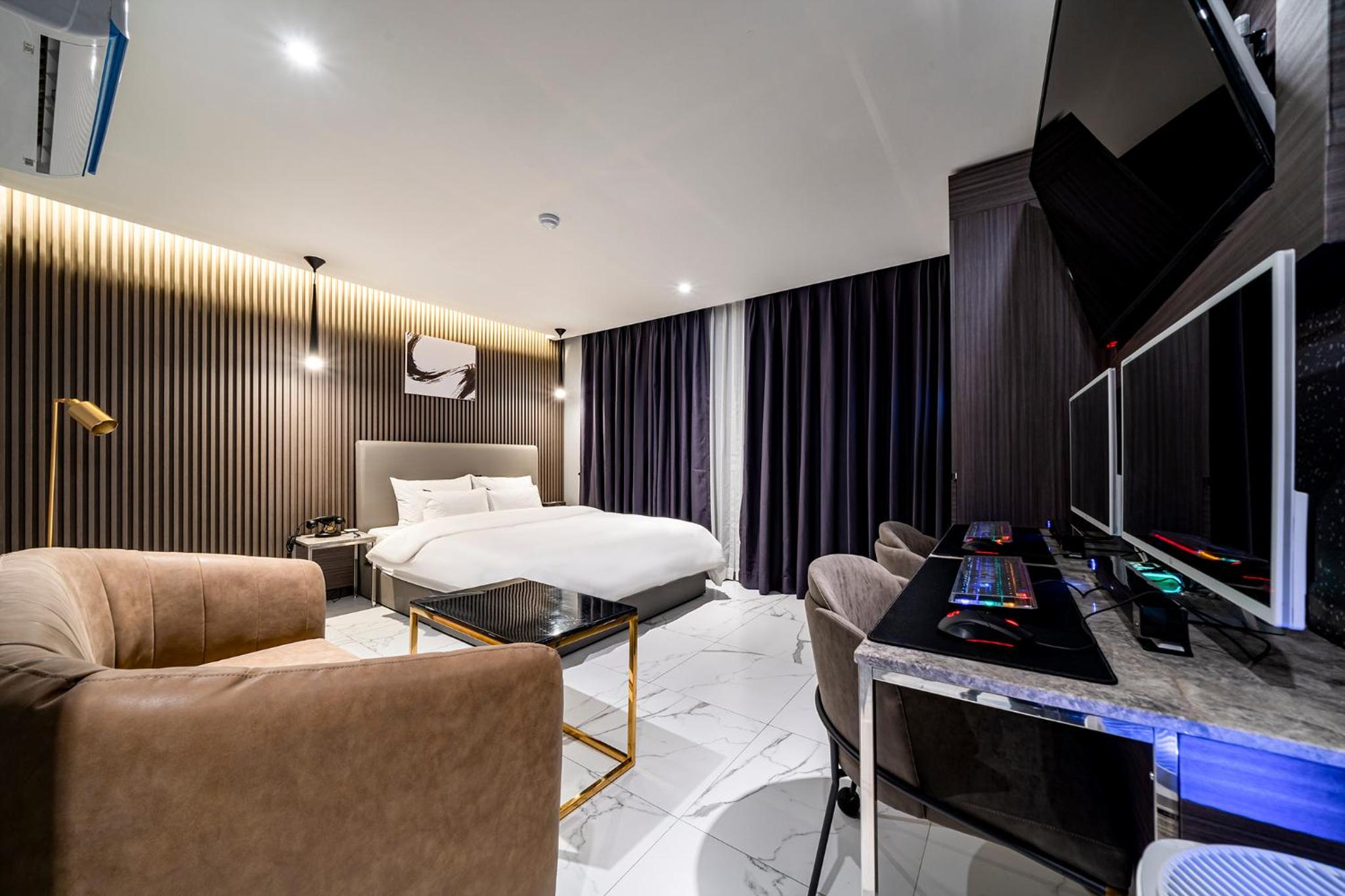 Deluxe Double Room - Photo 1