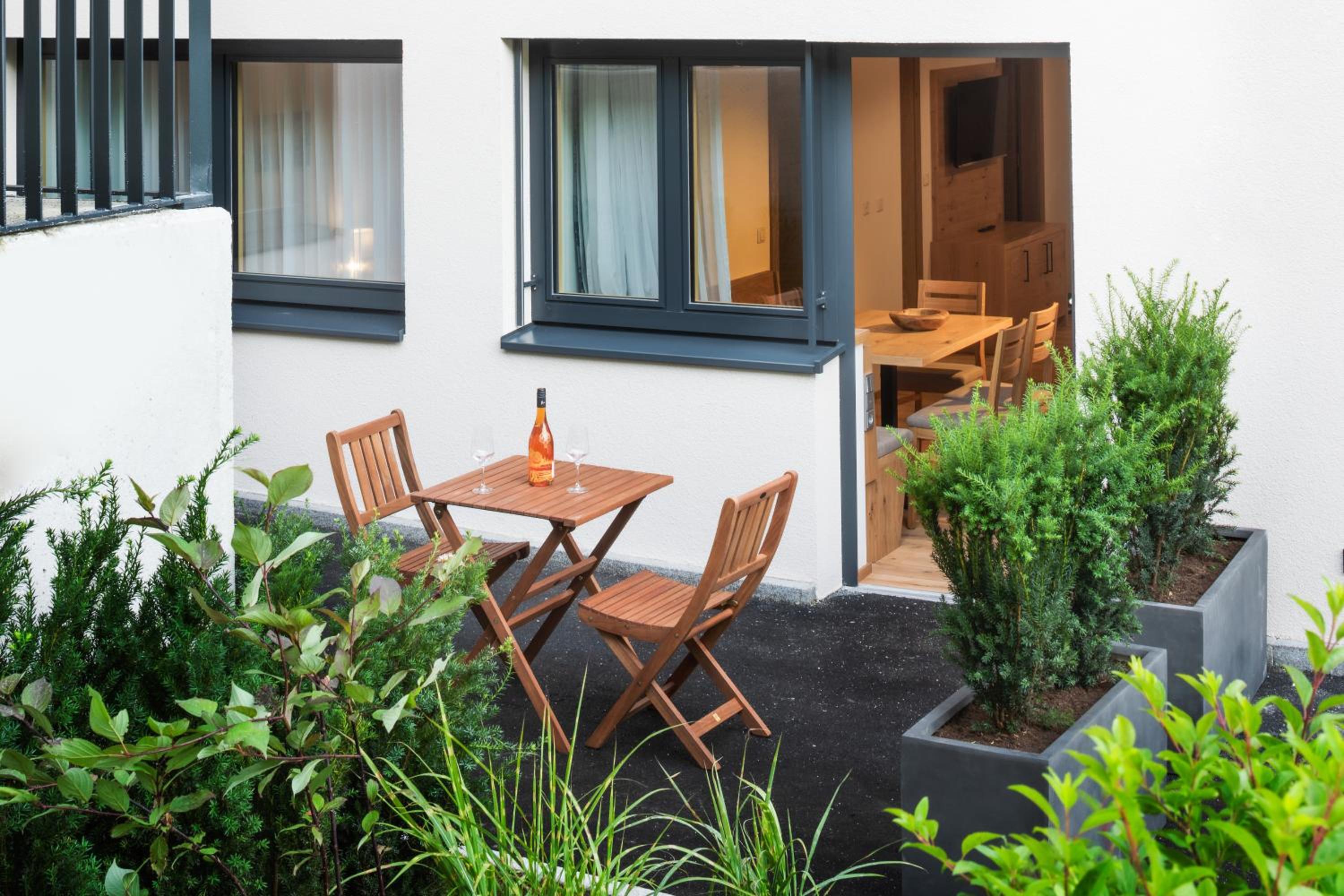 One-Bedroom Apartment with Garden View photo 2