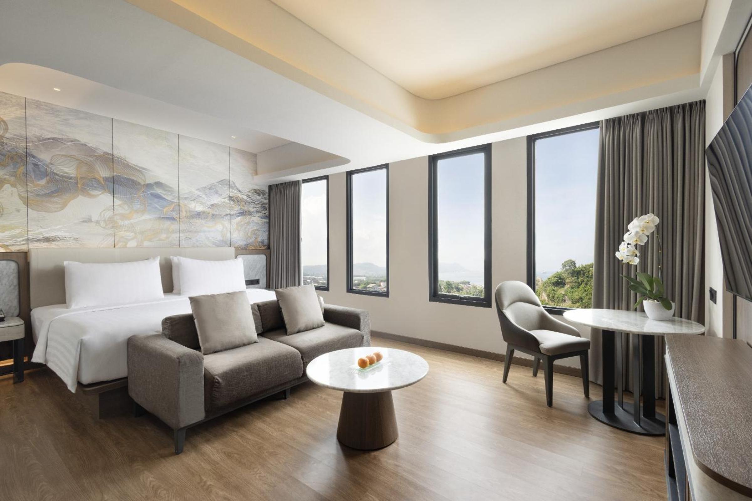 Suite - Photo 2