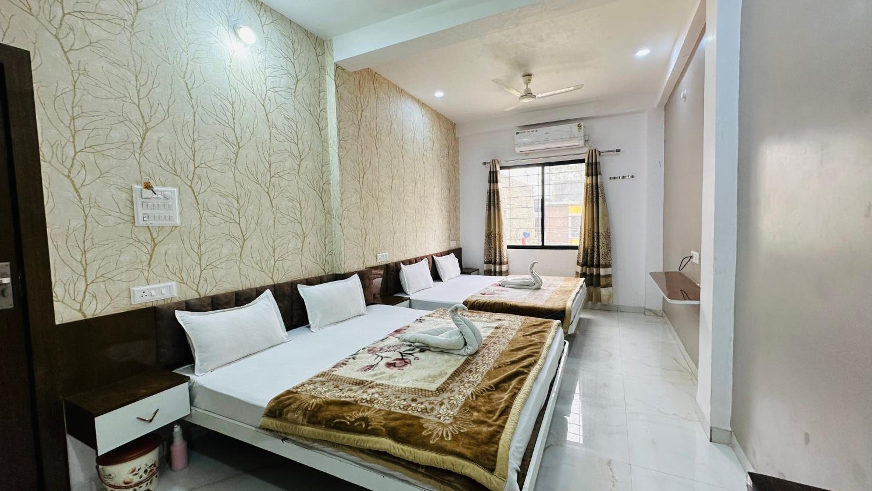 Deluxe Queen Room With Two Queen Beds photo 1