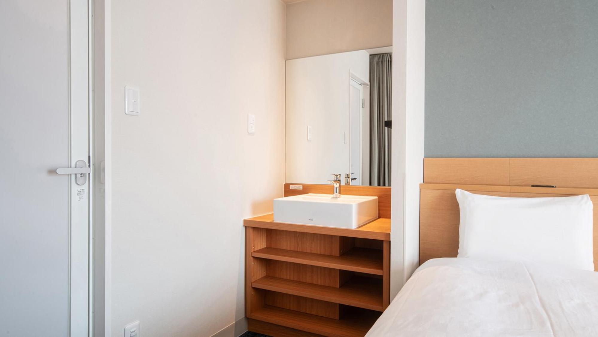 Double Room with Extra Bed - Non-Smoking photo 3