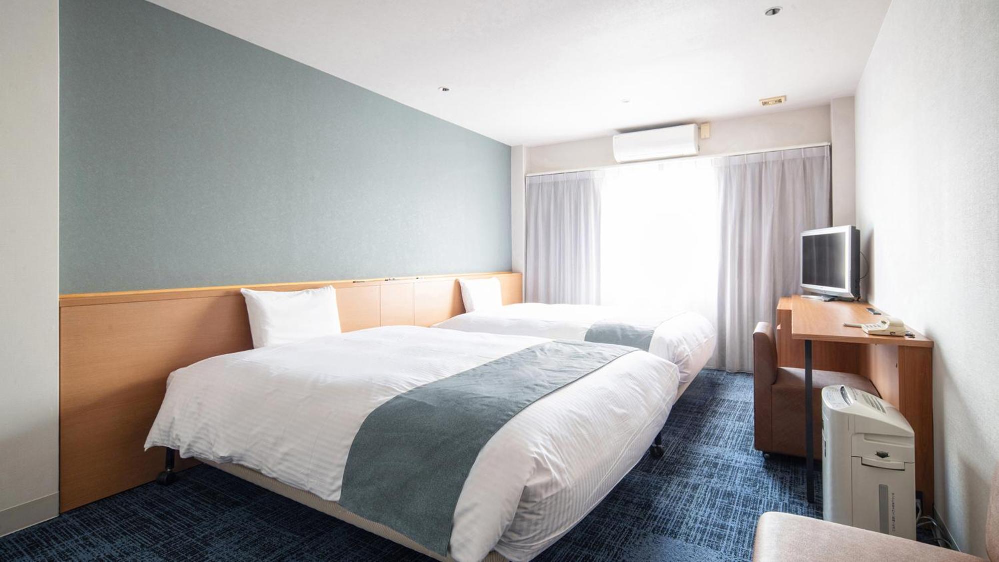 Twin Room - Non-Smoking photo 2