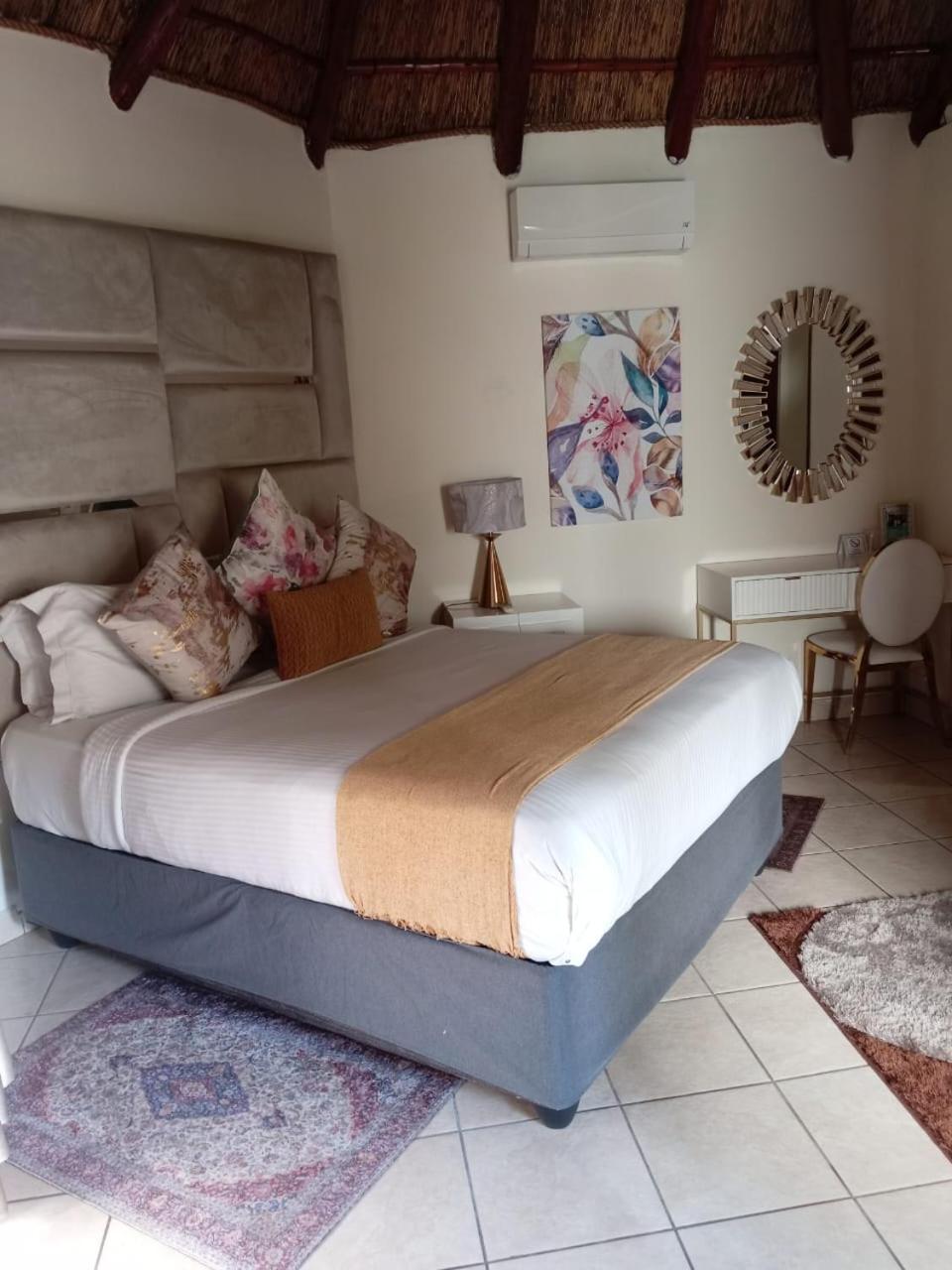 Deluxe King Room photo 2