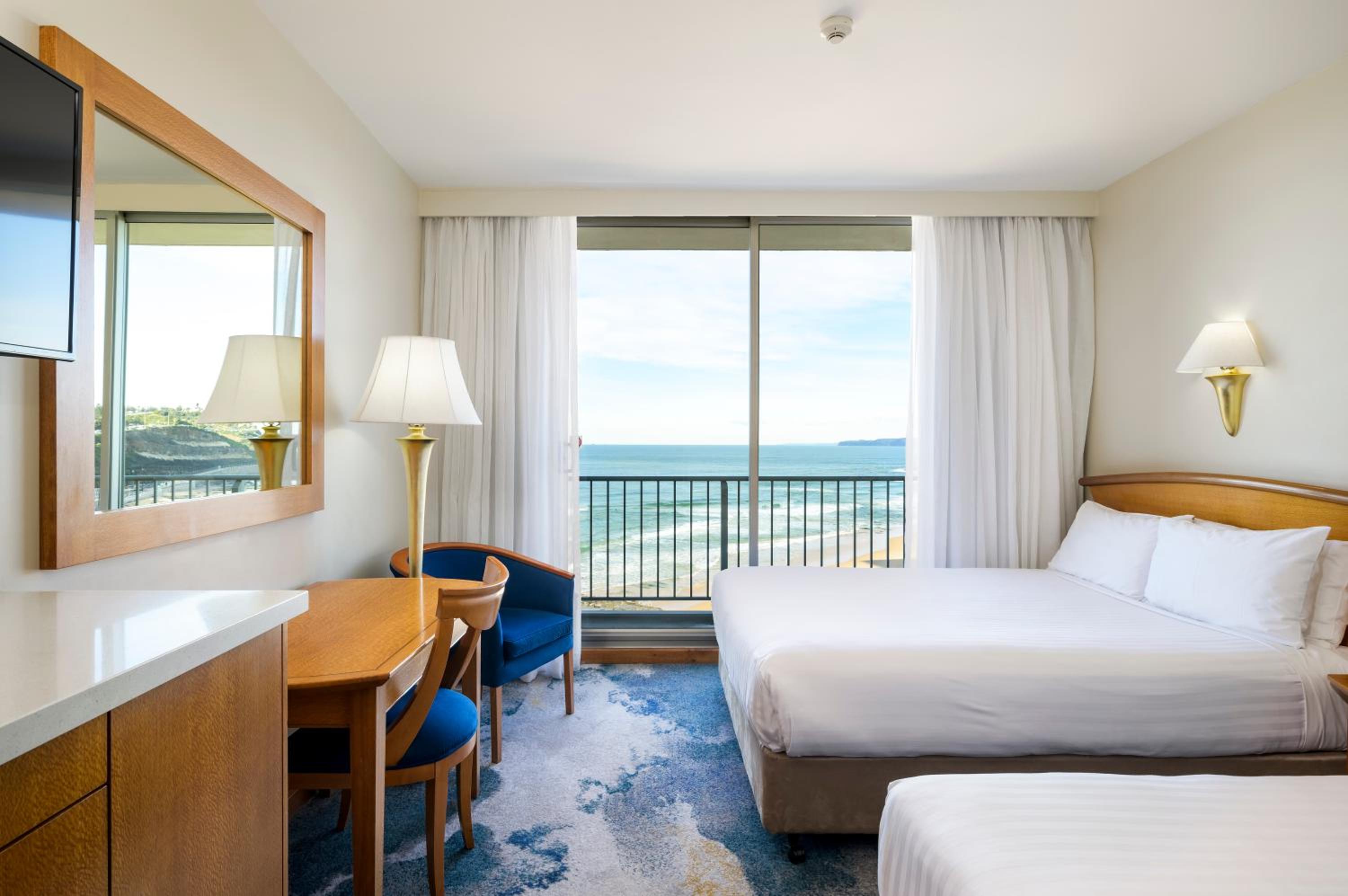 Queen and Single High Floor with Ocean View and Balcony