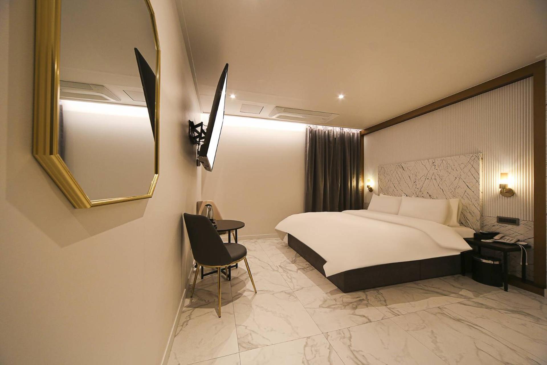 Standard Double Room photo 2